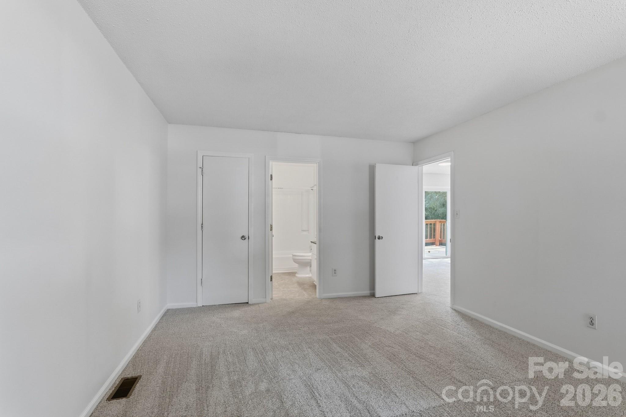 5300 Rolling Oak Lane Property Photo 15
