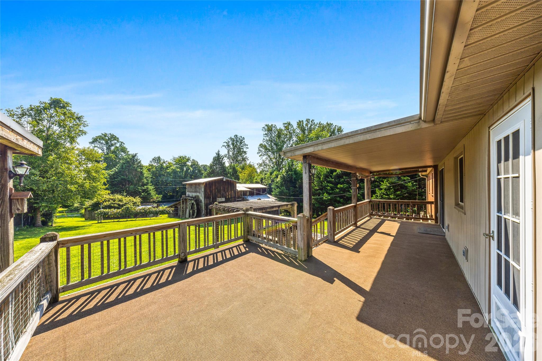 708 Loop Road Property Photo 4