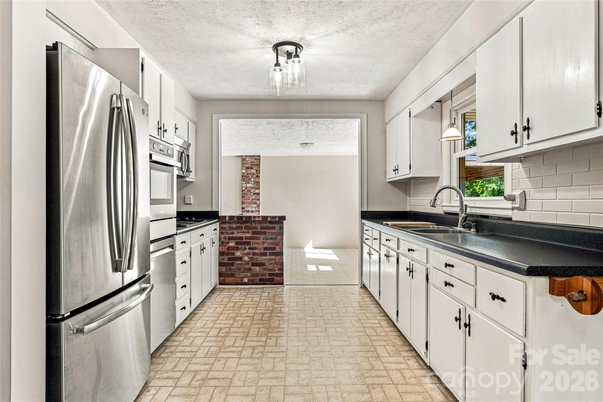 708 Loop Road Property Photo 6