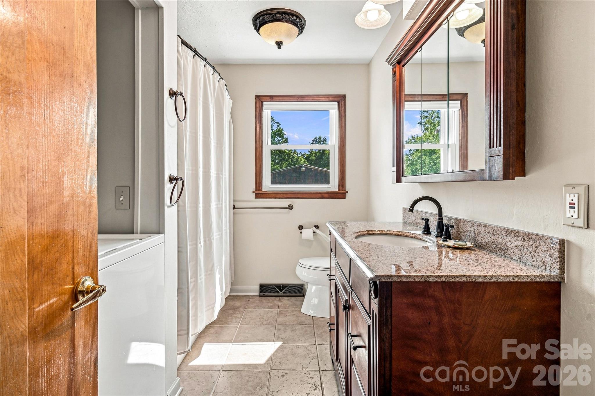 708 Loop Road Property Photo 10