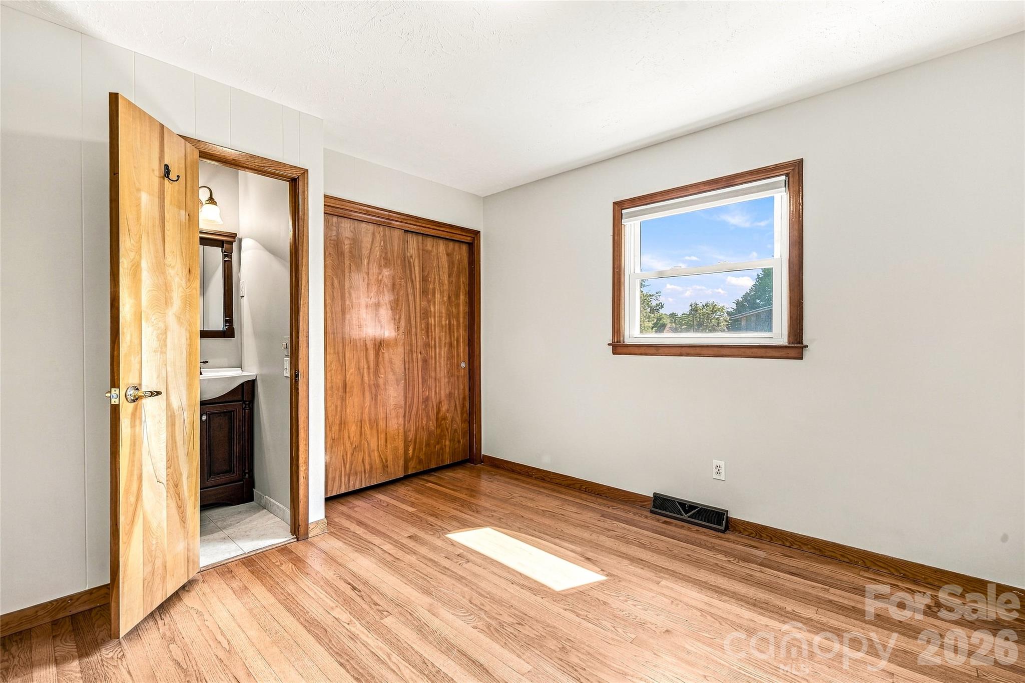 708 Loop Road Property Photo 11