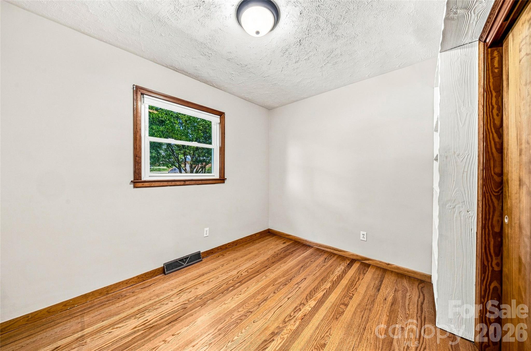 708 Loop Road Property Photo 14