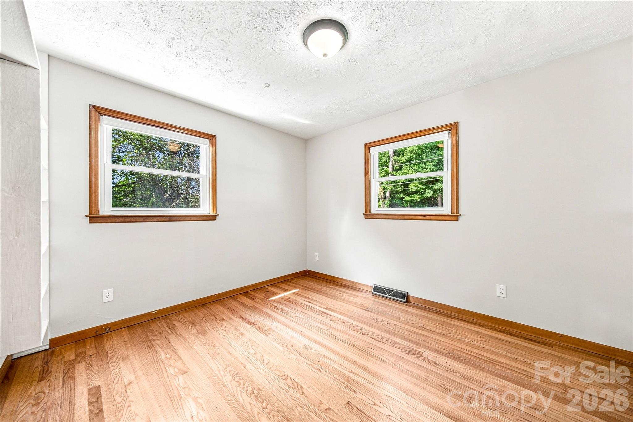 708 Loop Road Property Photo 15