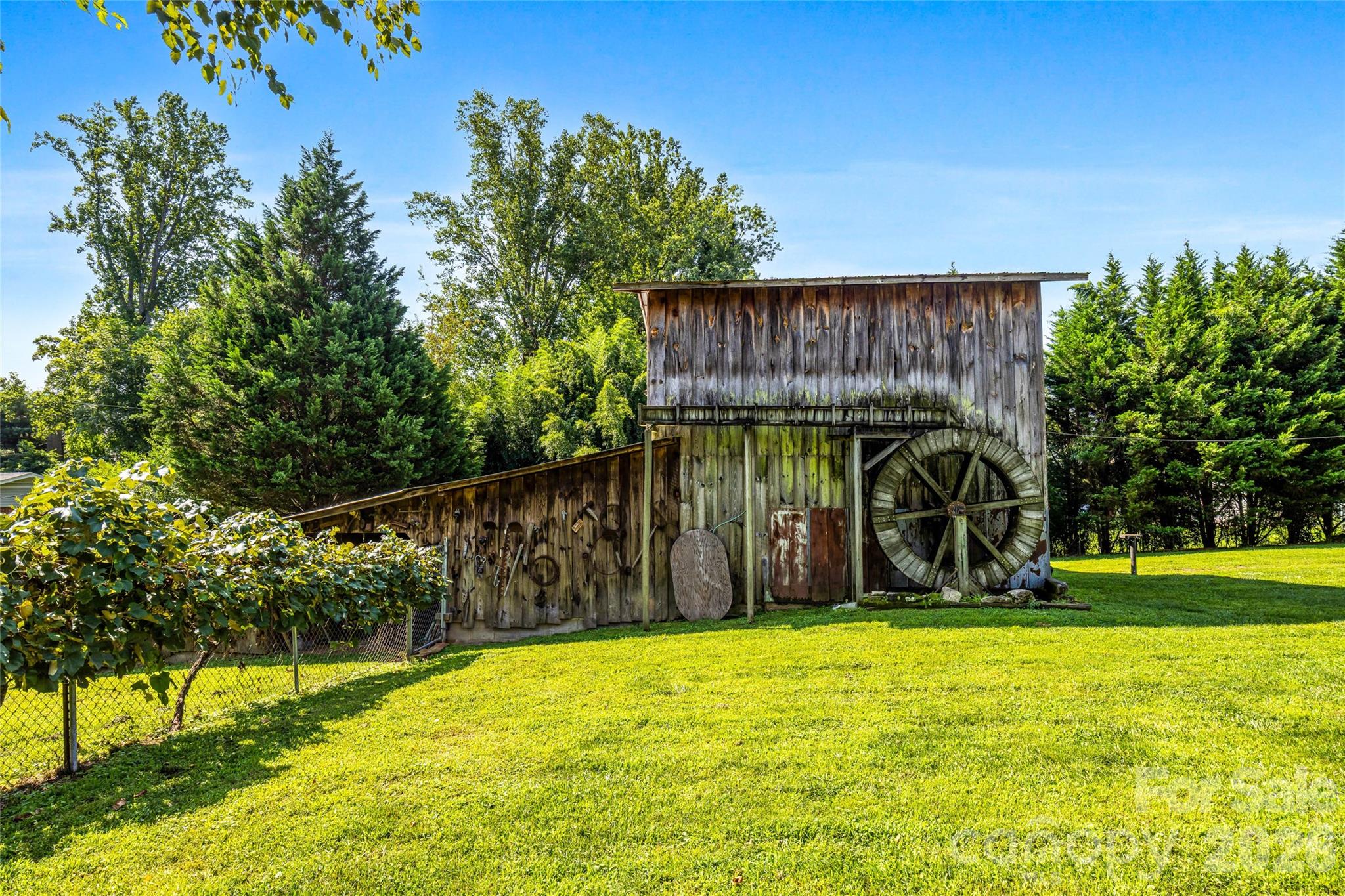 708 Loop Road Property Photo 27