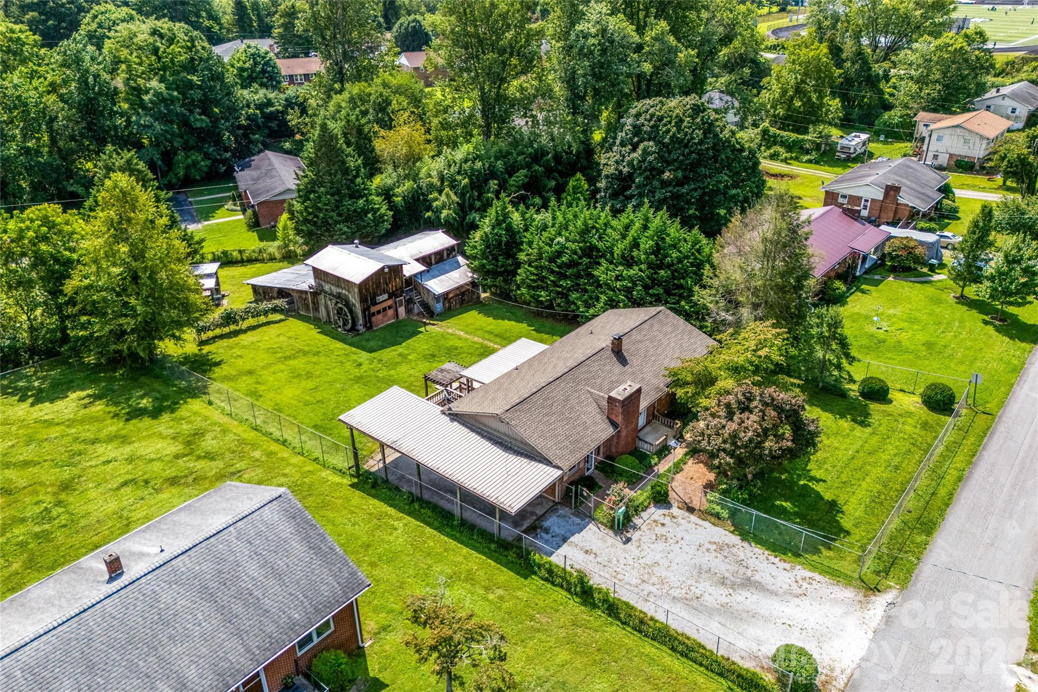 708 Loop Road Property Photo 32