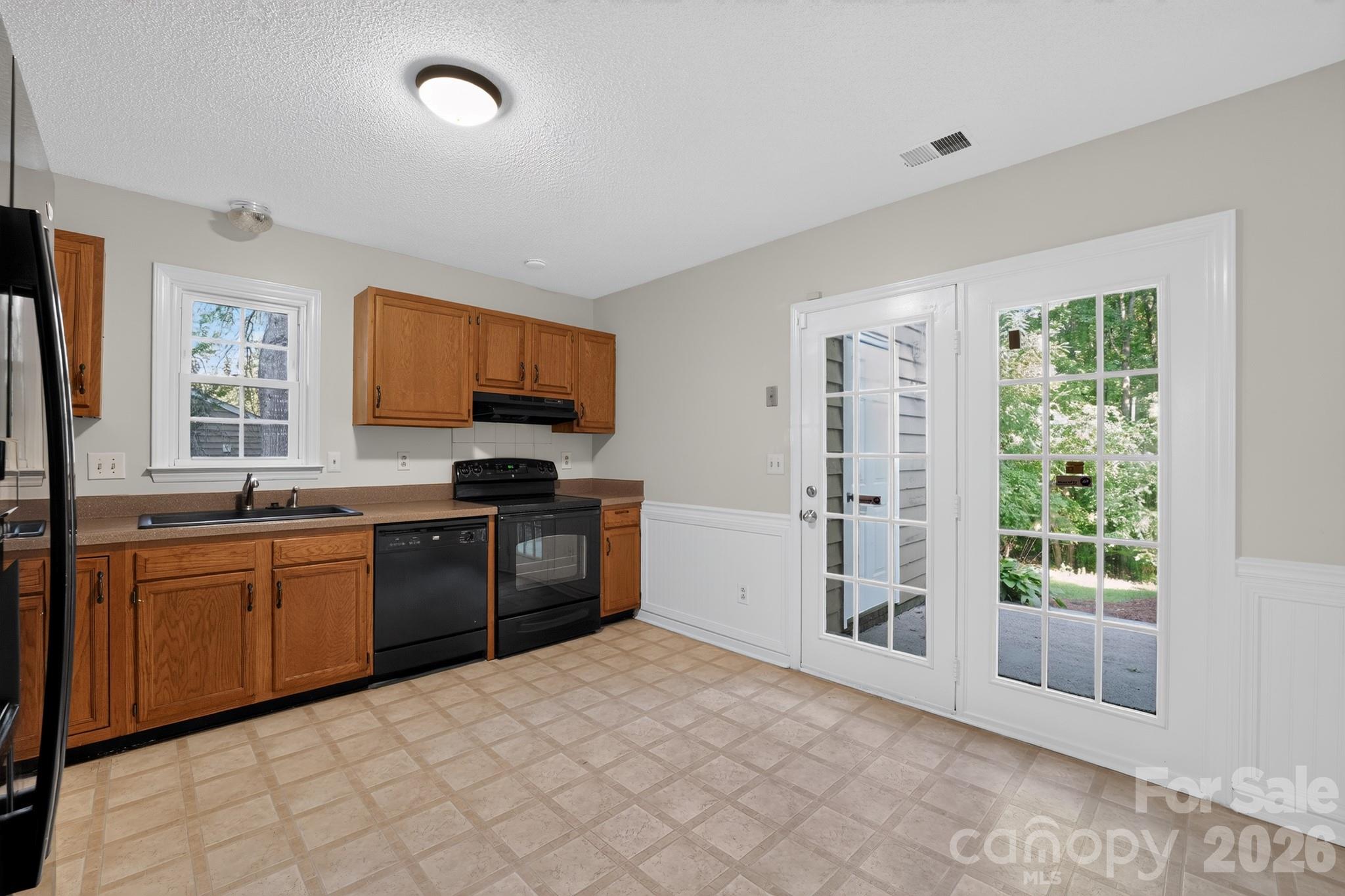 8316 Summerglen Circle Property Photo 9
