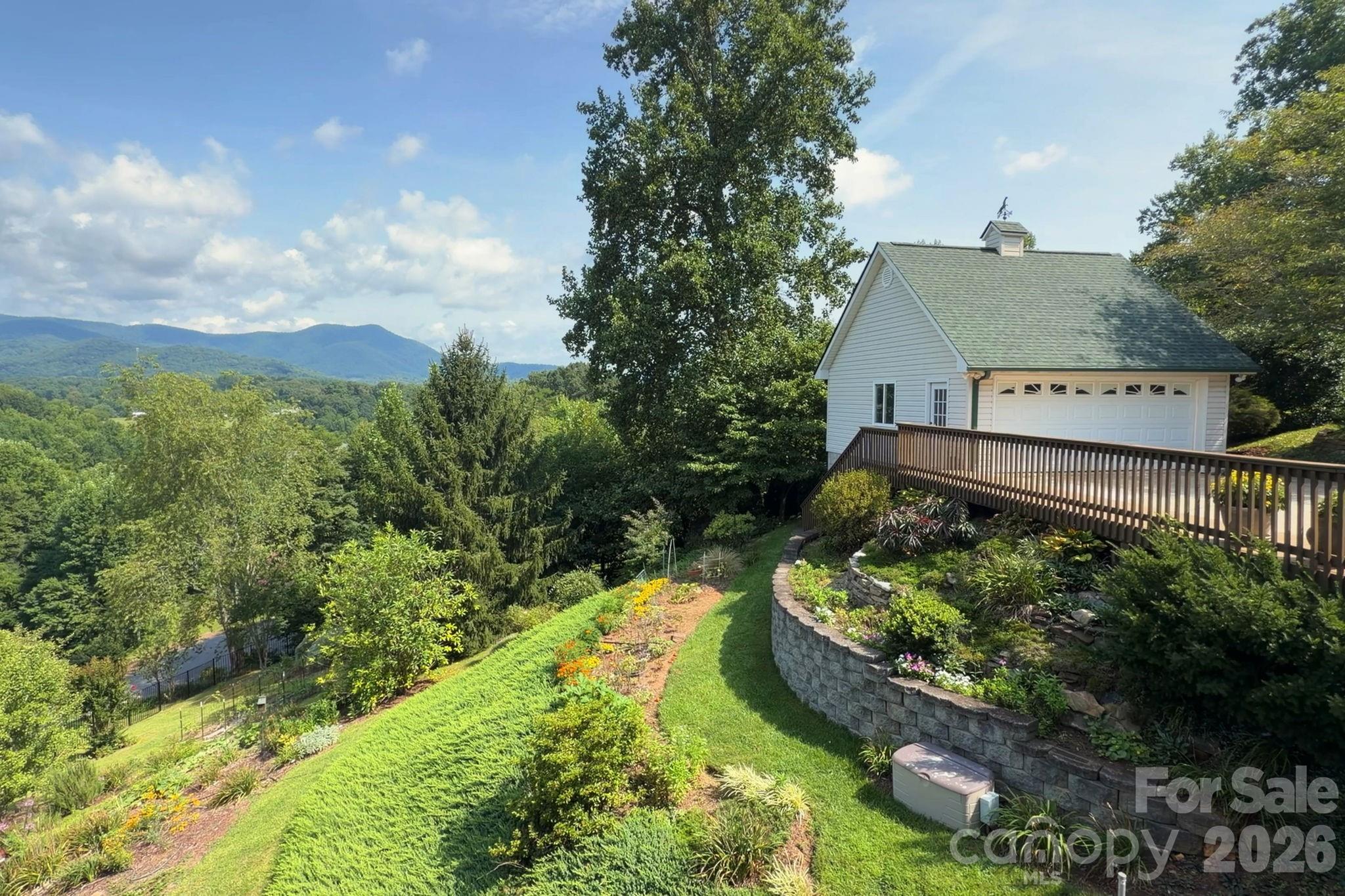 92 S Lindon Cove Road Property Photo 2