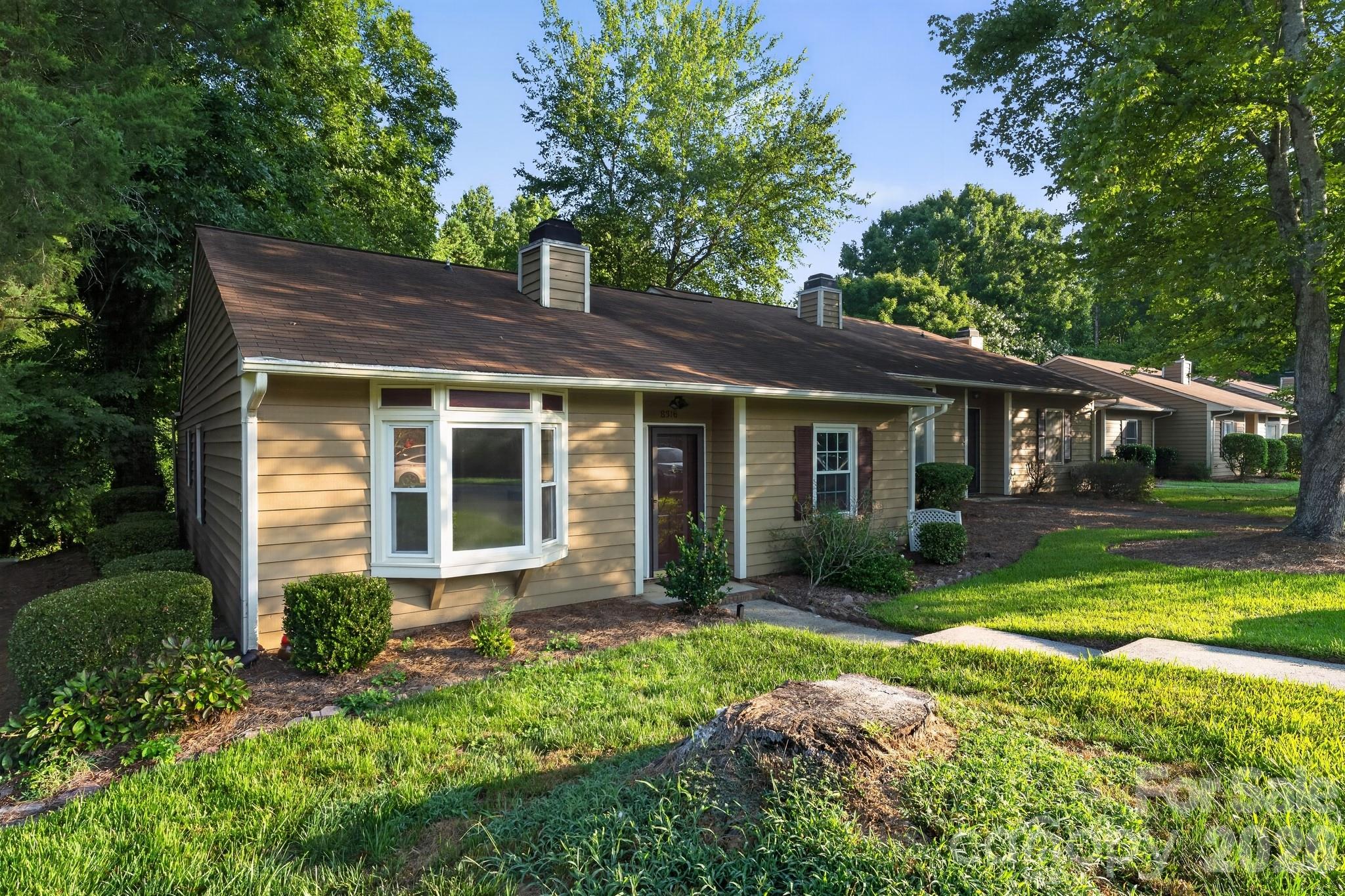 8316 Summerglen Circle Property Photo 1