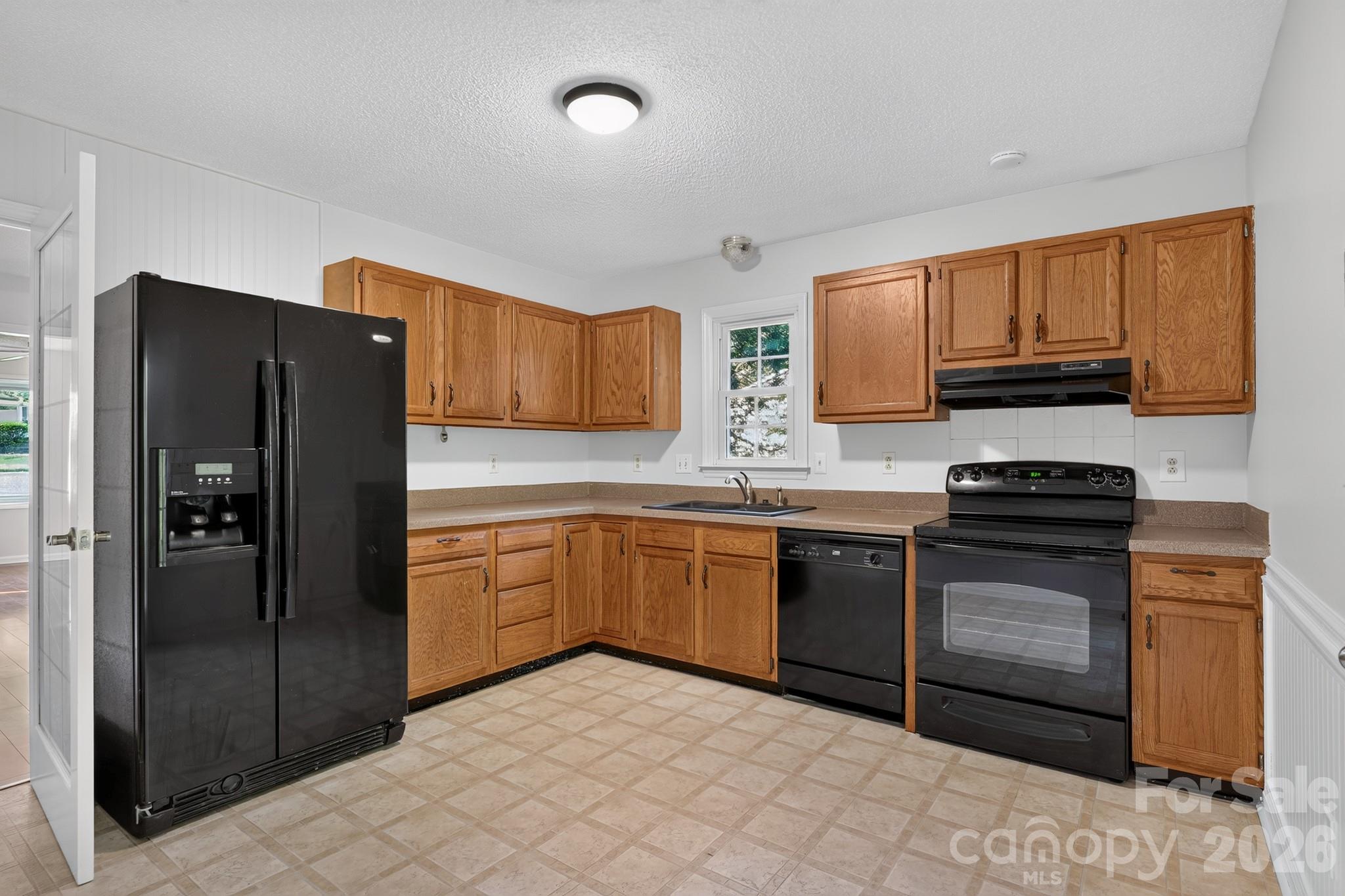 8316 Summerglen Circle Property Photo 6