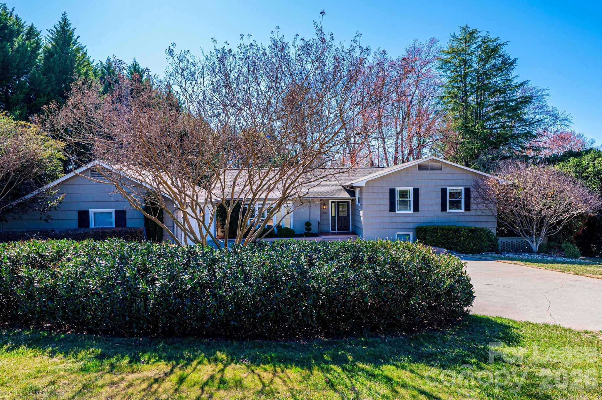 2035 2nd Street Property Photo 1