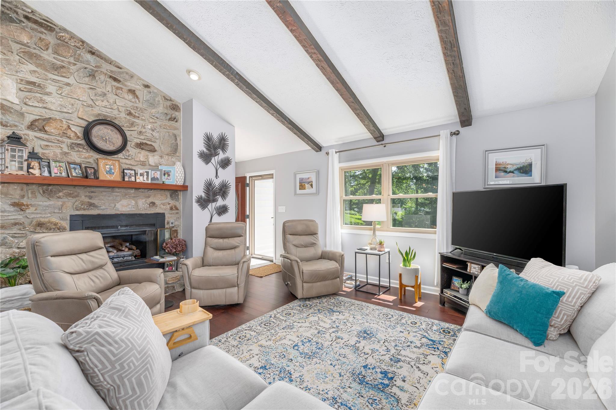 115 Hazelview Drive Property Photo 3