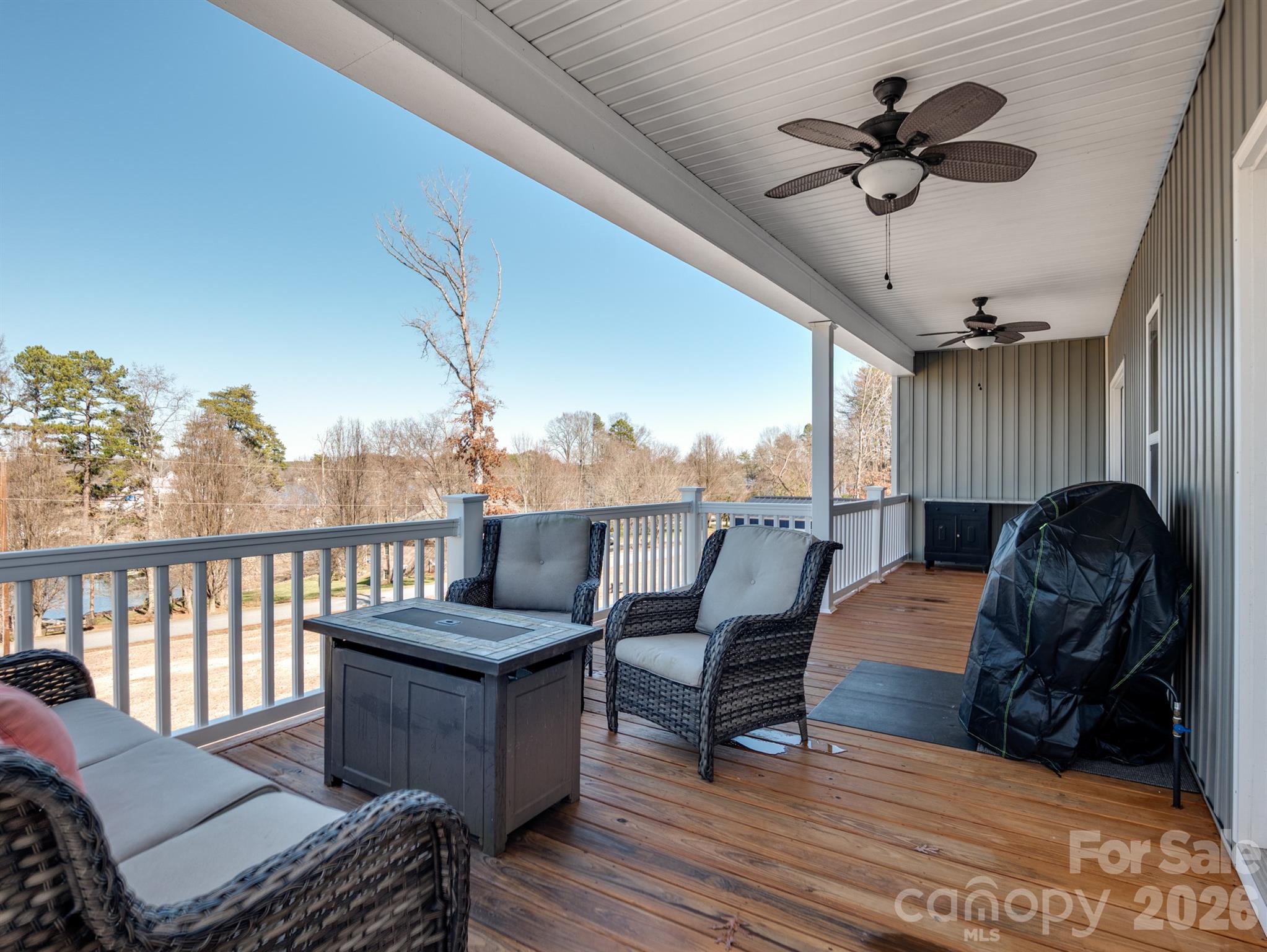 9464 Riviera Drive Property Photo 2