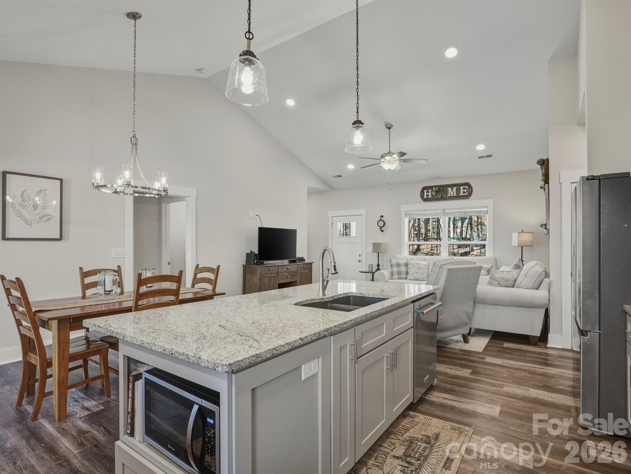 9464 Riviera Drive Property Photo 11