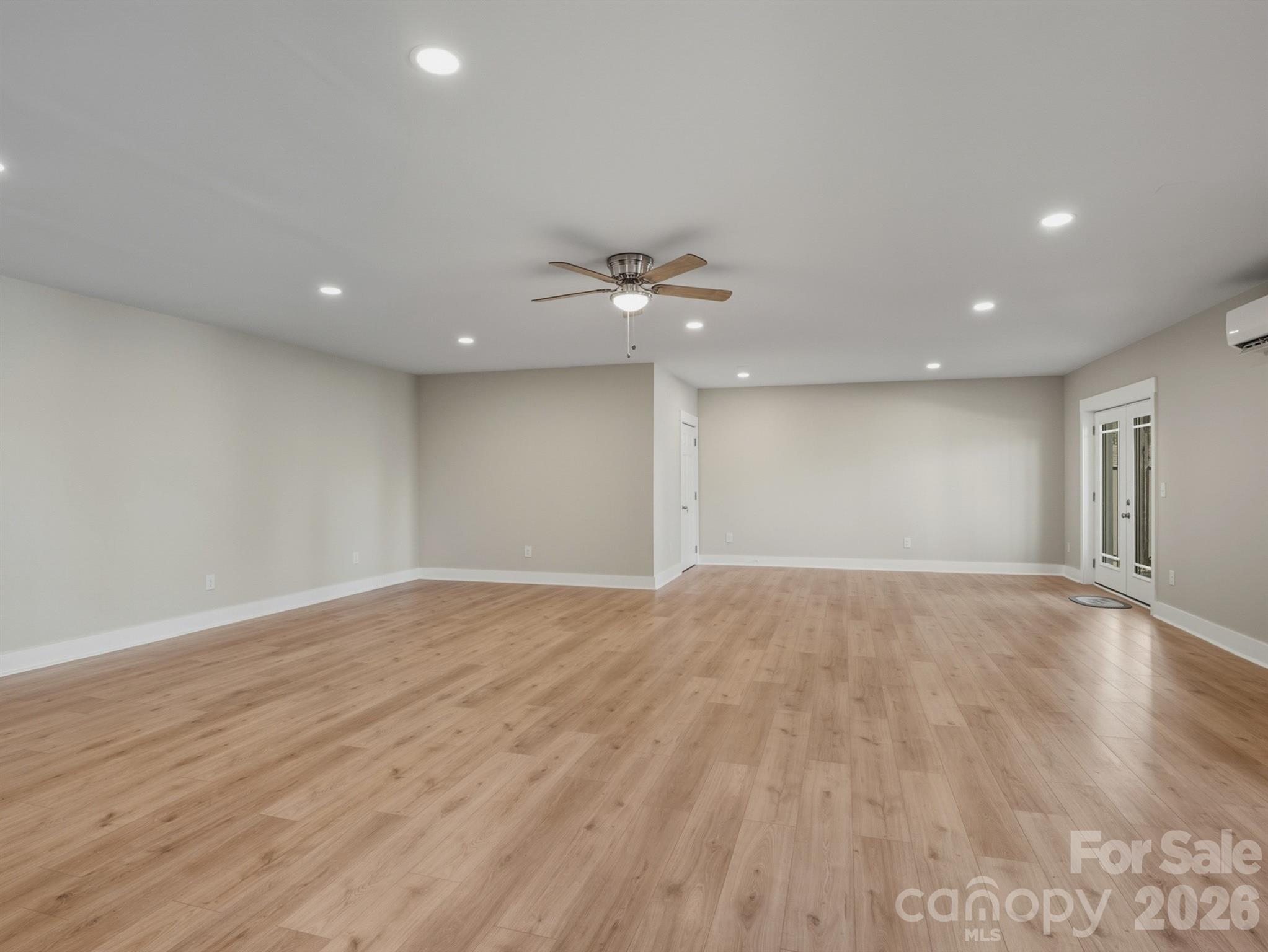 9464 Riviera Drive Property Photo 21