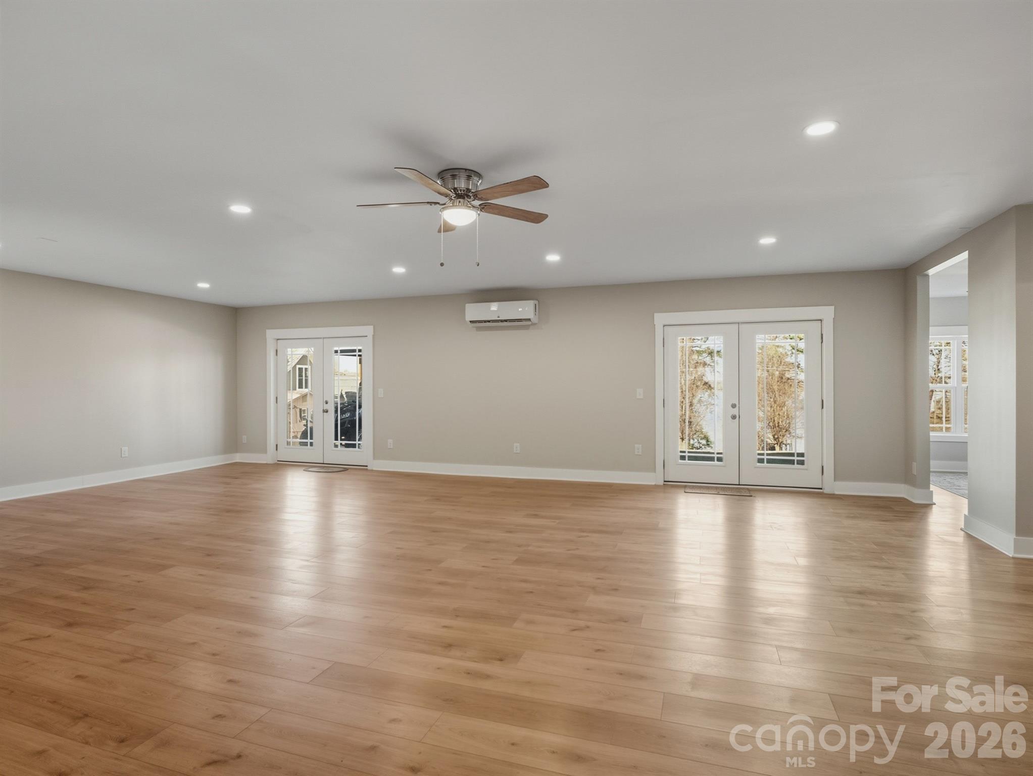 9464 Riviera Drive Property Photo 22
