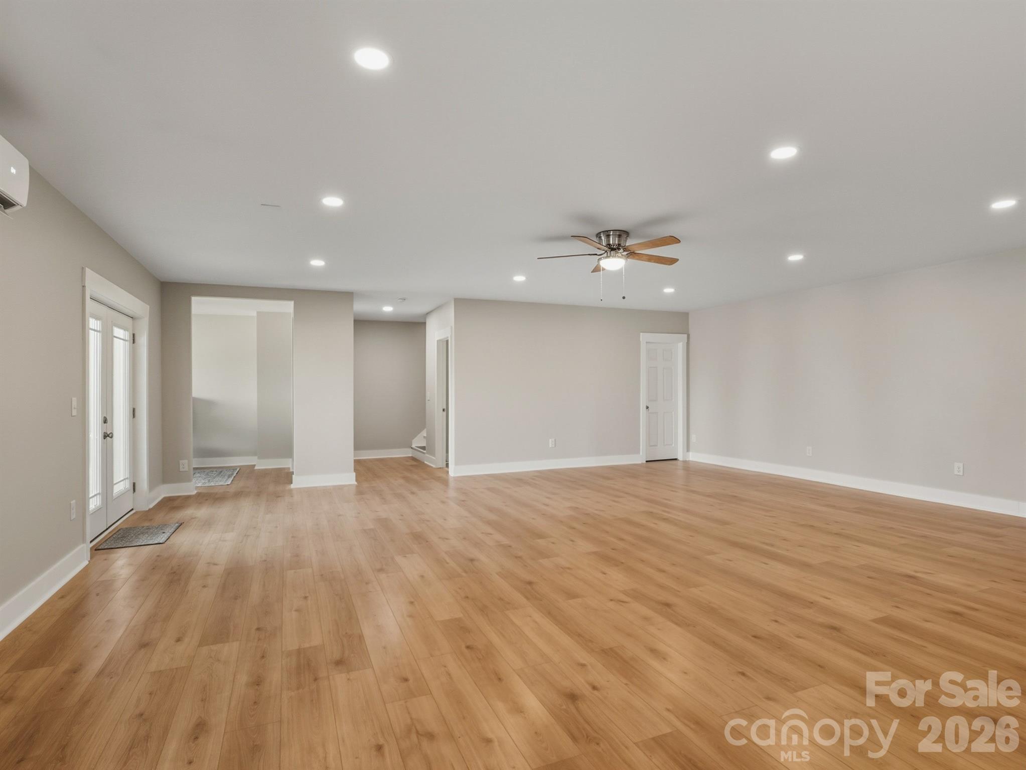 9464 Riviera Drive Property Photo 23