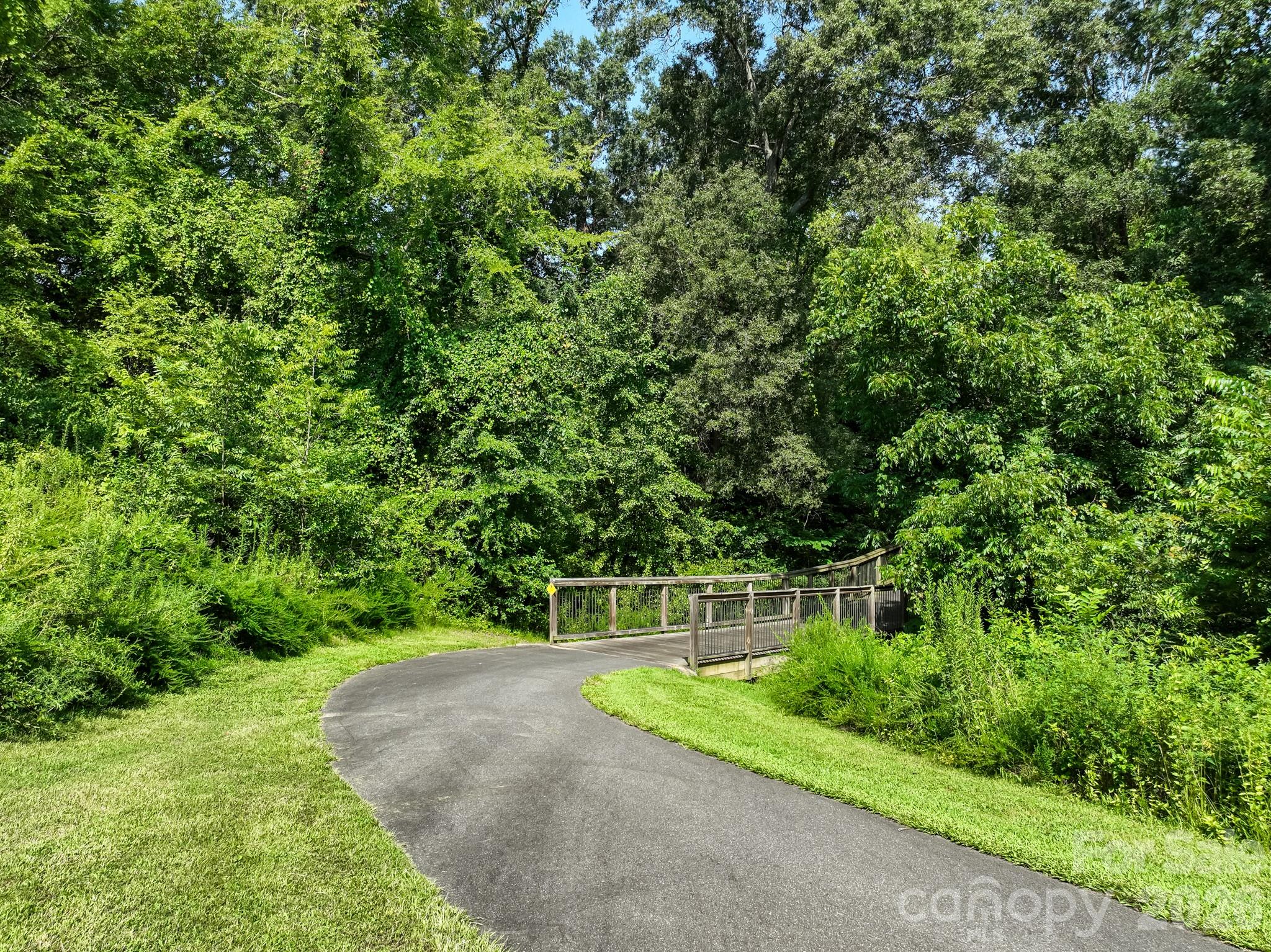 348 Valley Brook Lane Property Photo 3