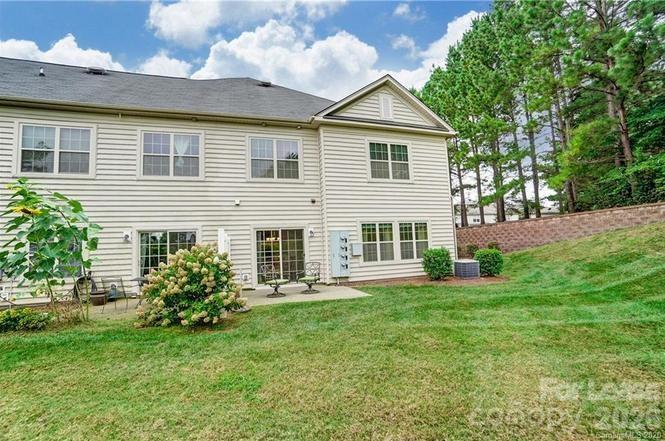 16718 Dolcetto Way Property Photo 8