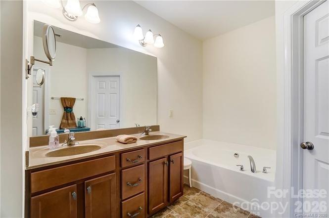 16718 Dolcetto Way Property Photo 14