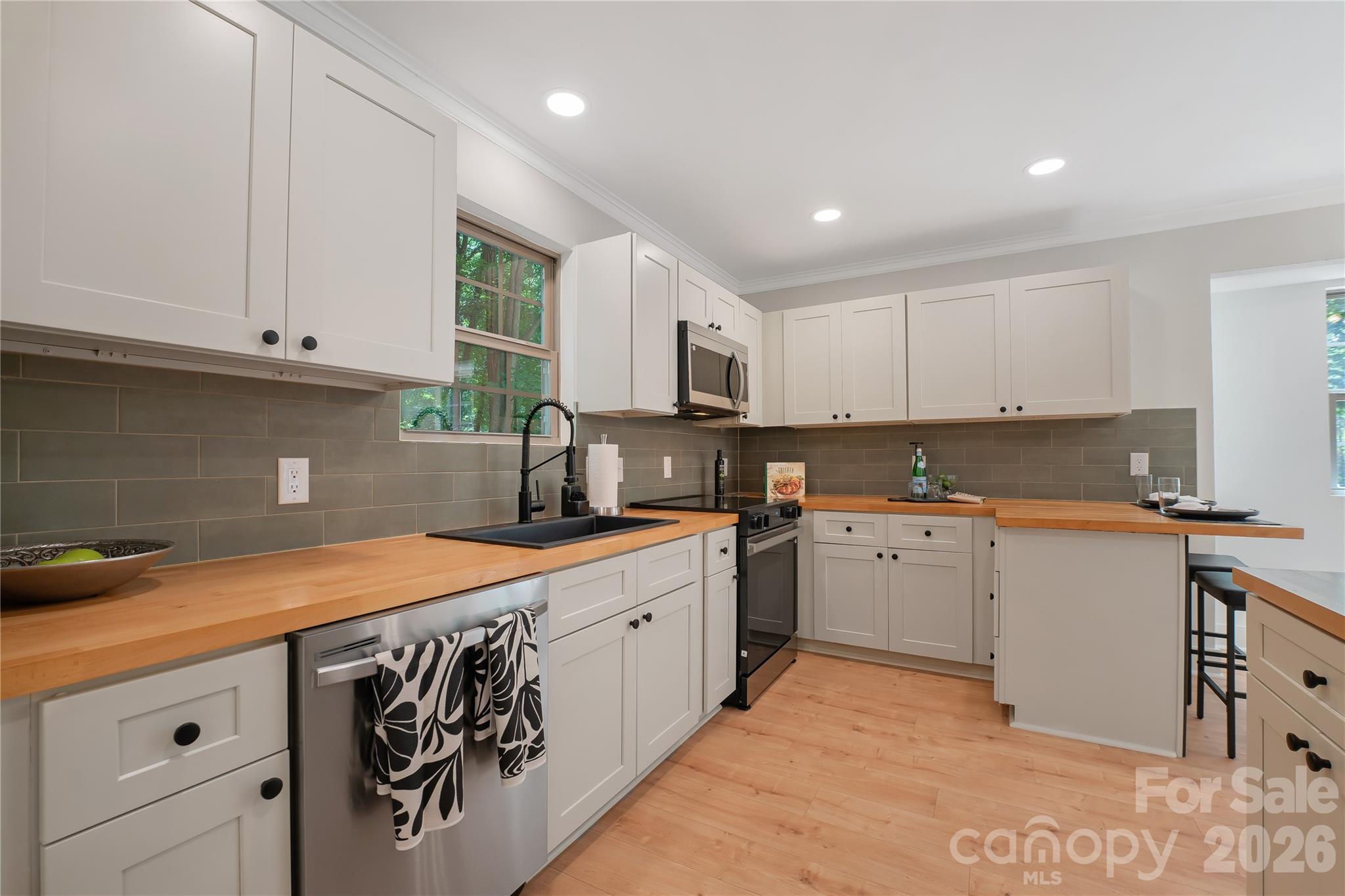 6316 Grove Park Boulevard Property Photo 3