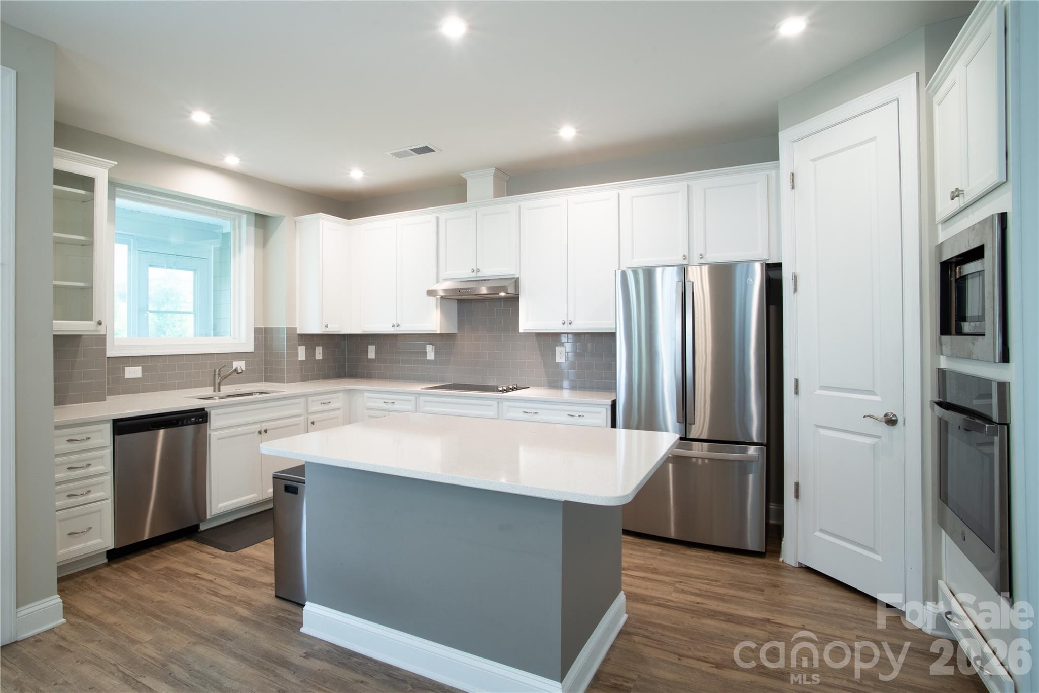 9038 Daring Court Property Photo 5
