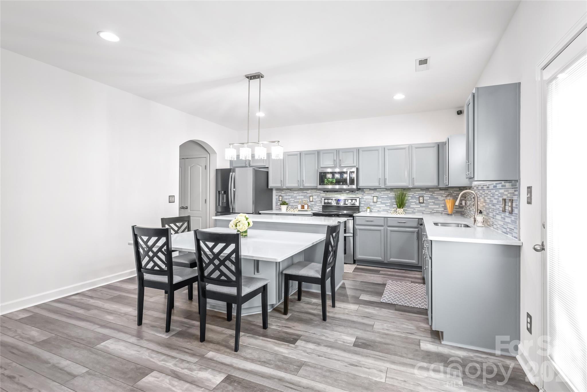 6404 Lanzerac Manor Drive Property Photo 15