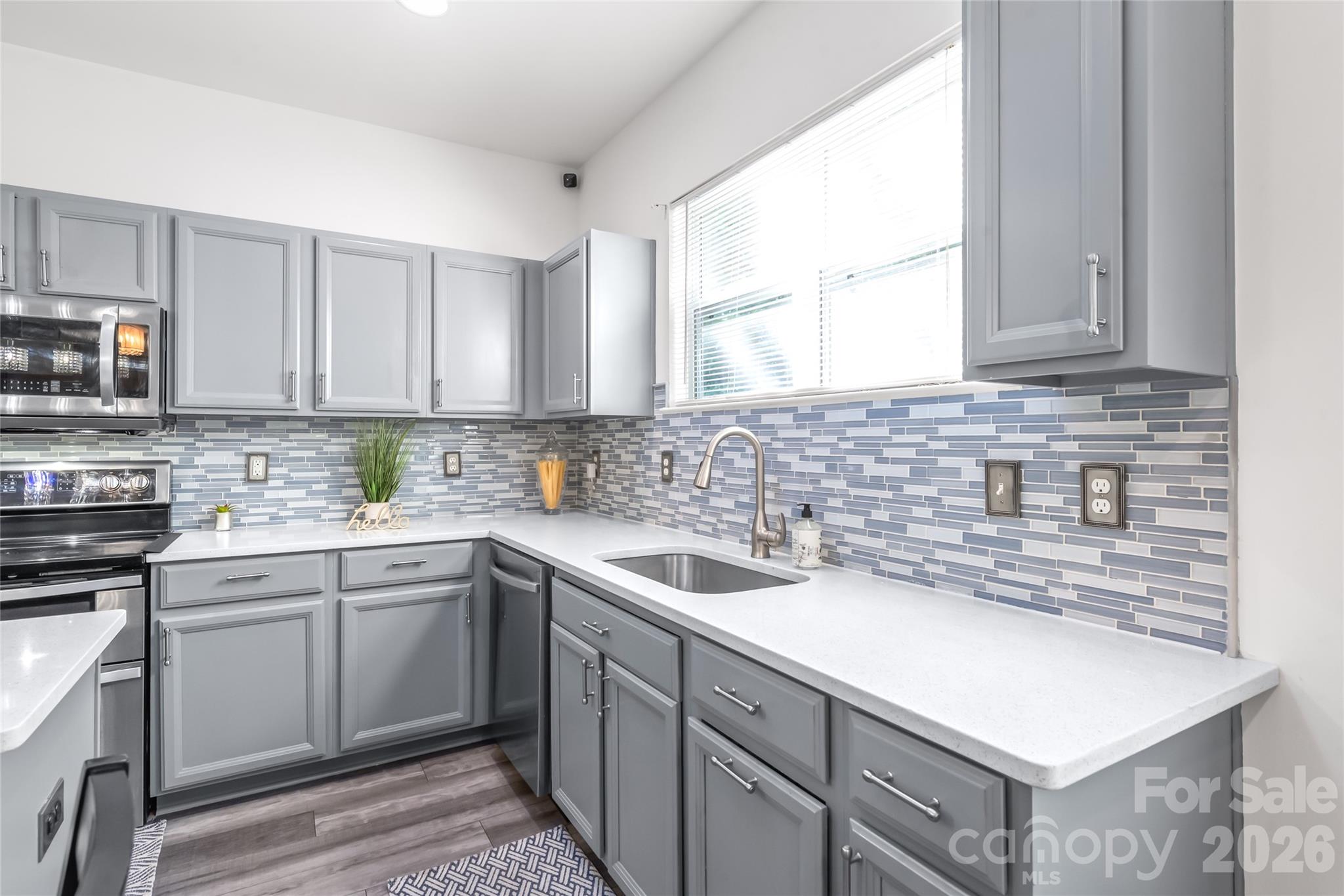 6404 Lanzerac Manor Drive Property Photo 16