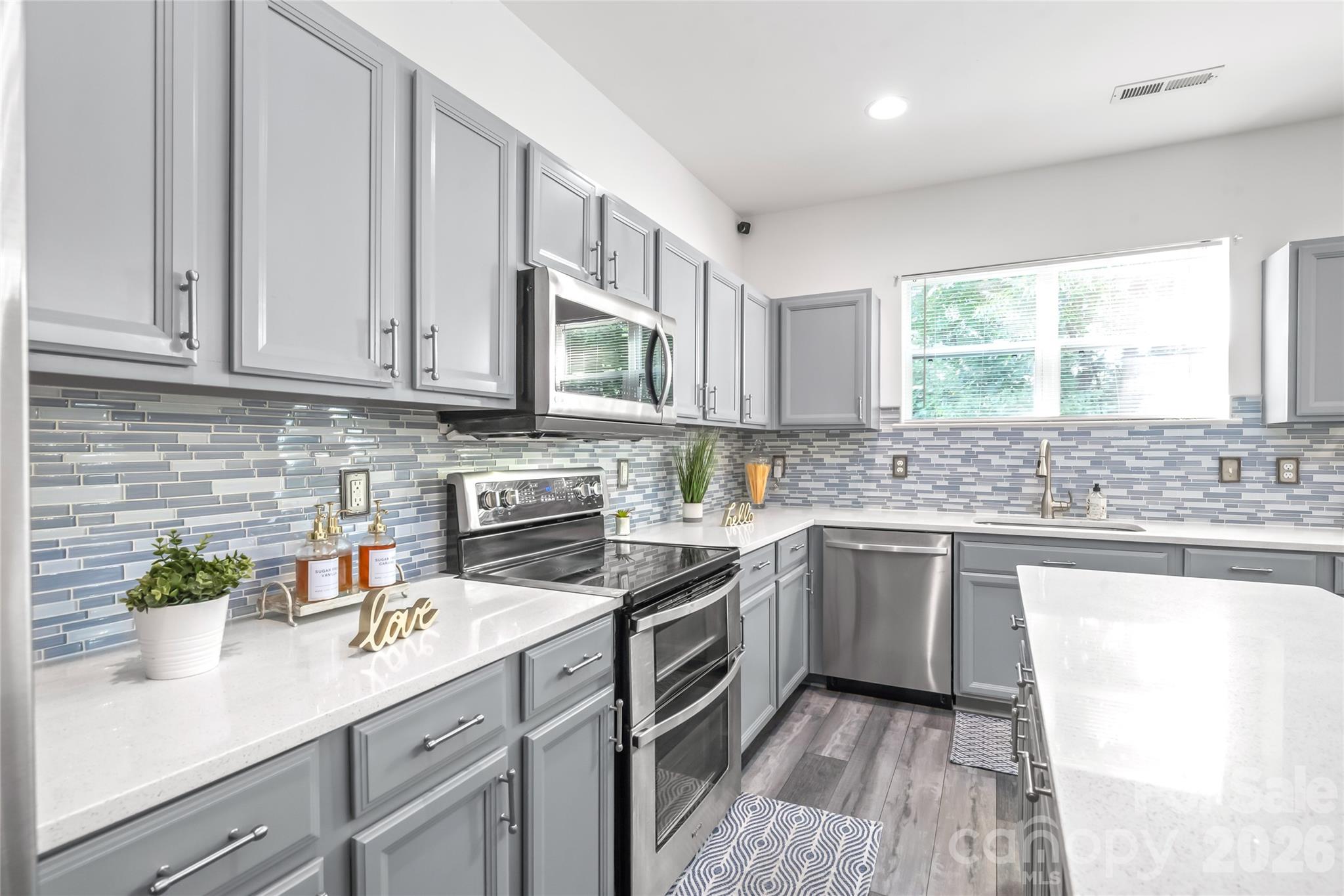 6404 Lanzerac Manor Drive Property Photo 17
