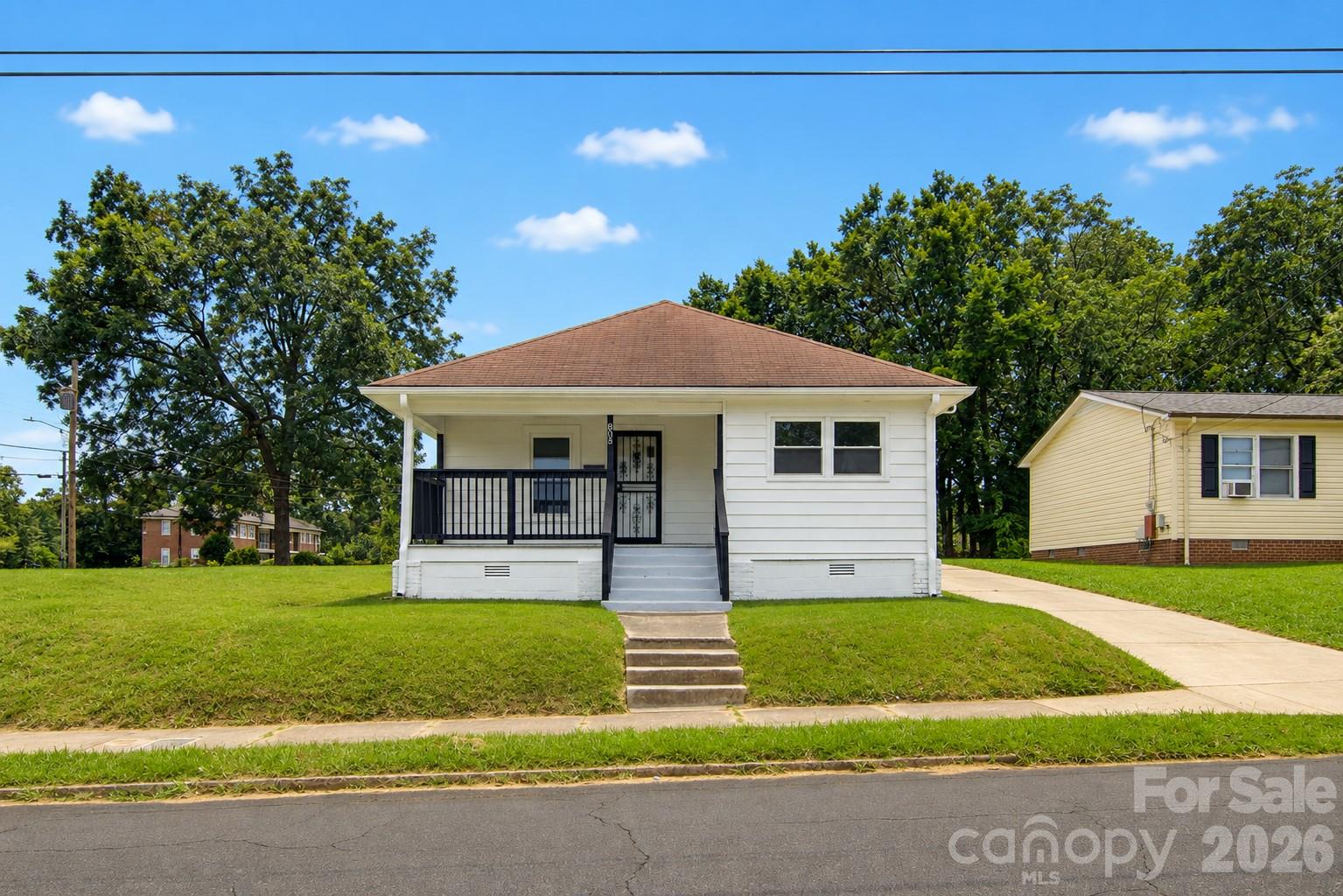 805 W Horah Street Property Photo 1
