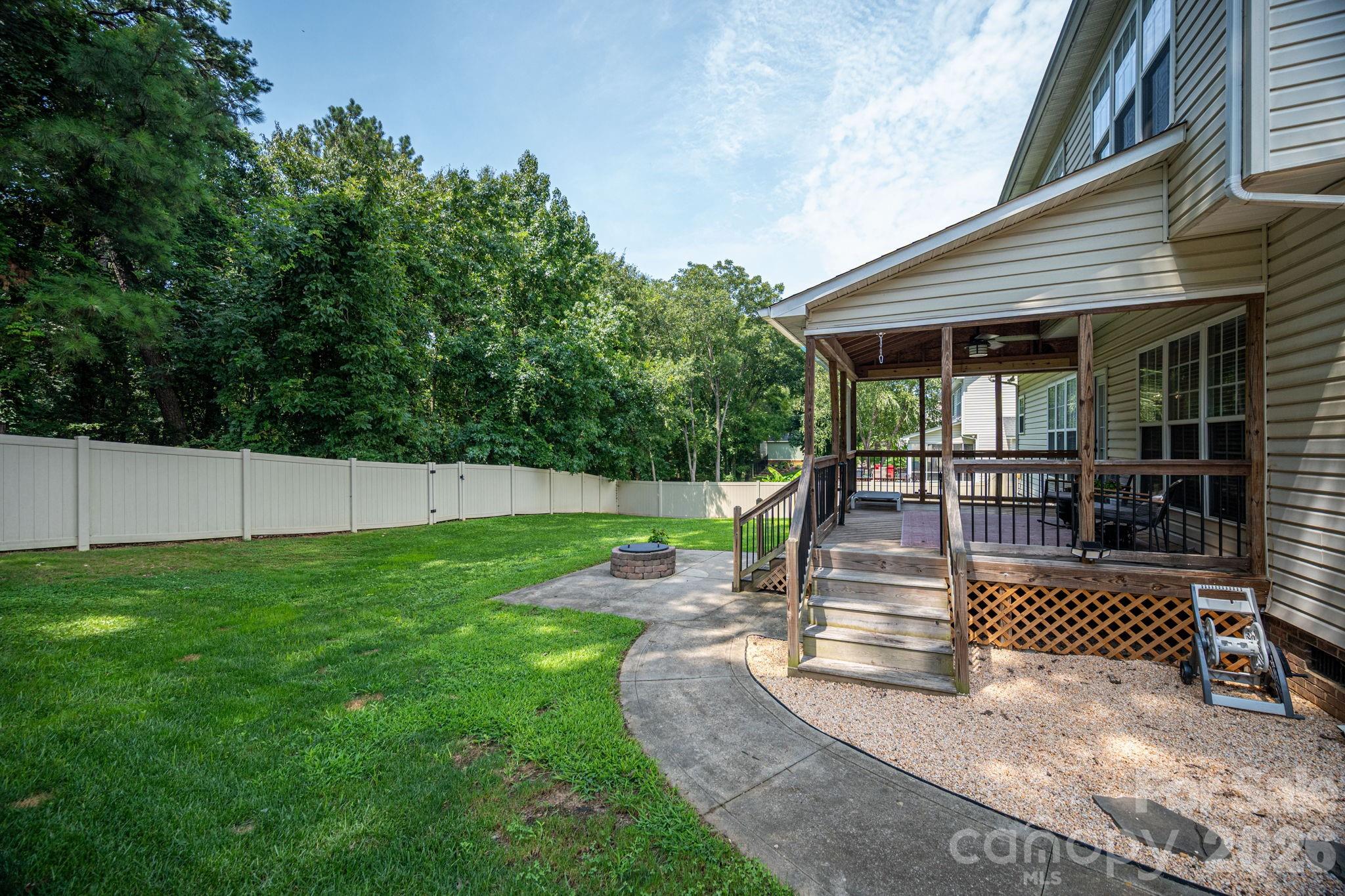 908 Carole Summey Drive Property Photo 11