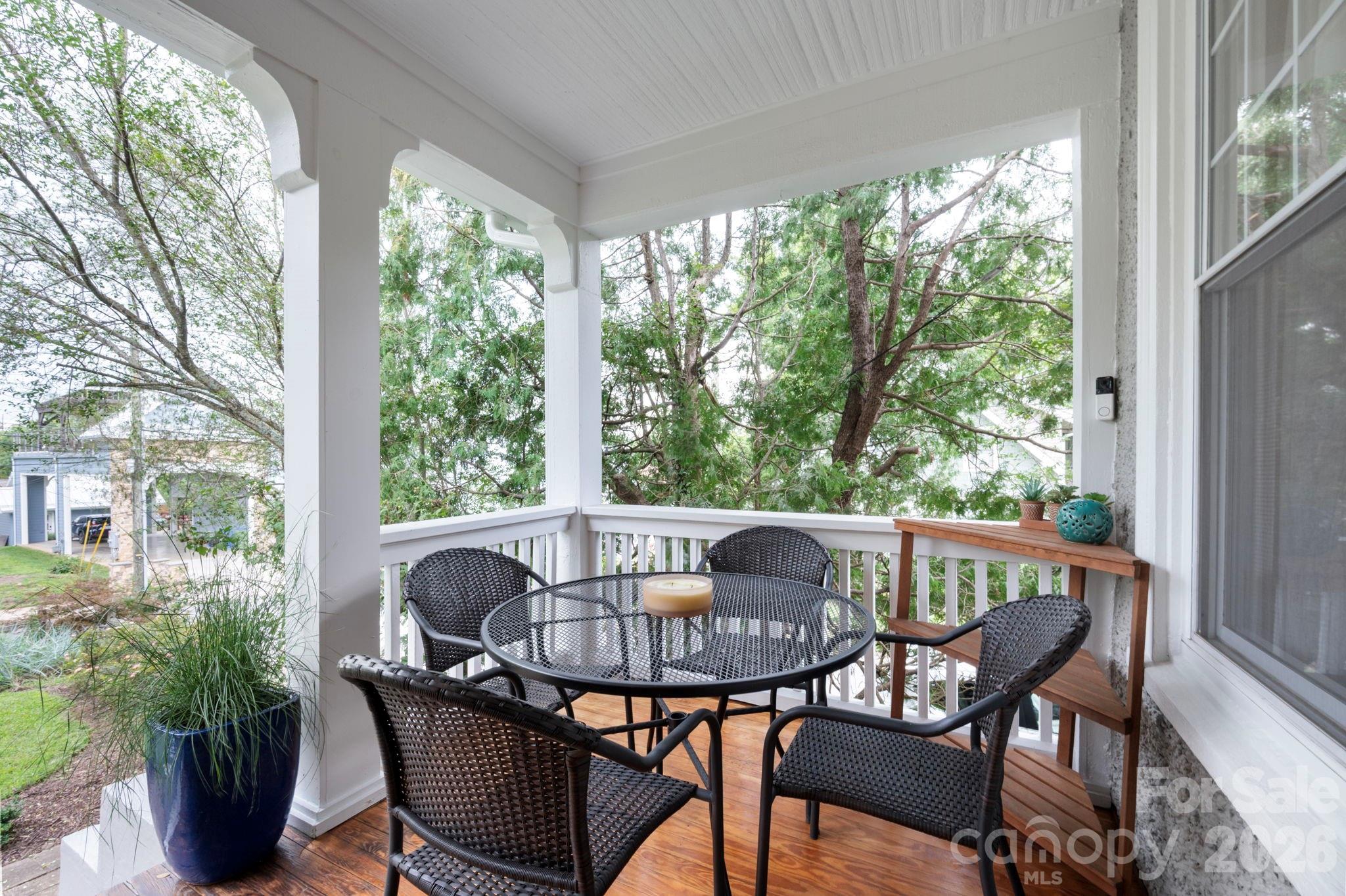 46 E Chestnut Street Property Photo 5