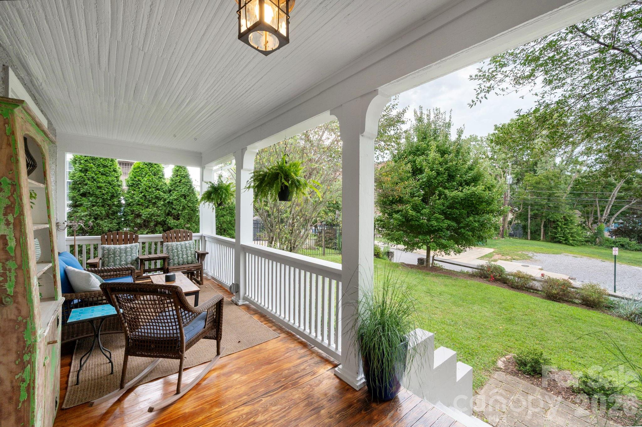 46 E Chestnut Street Property Photo 6