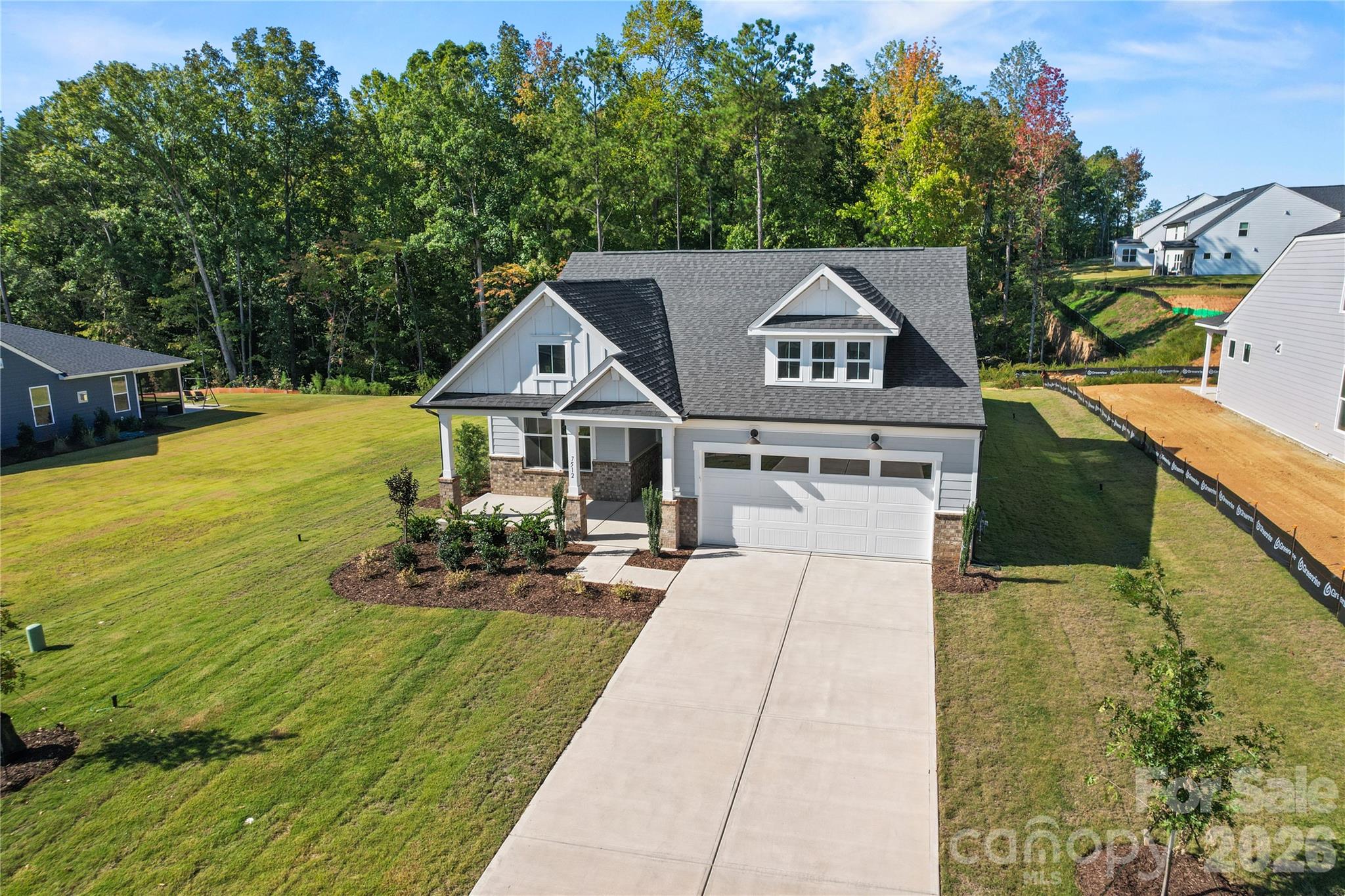 7512 Pedigree Circle Property Photo 3