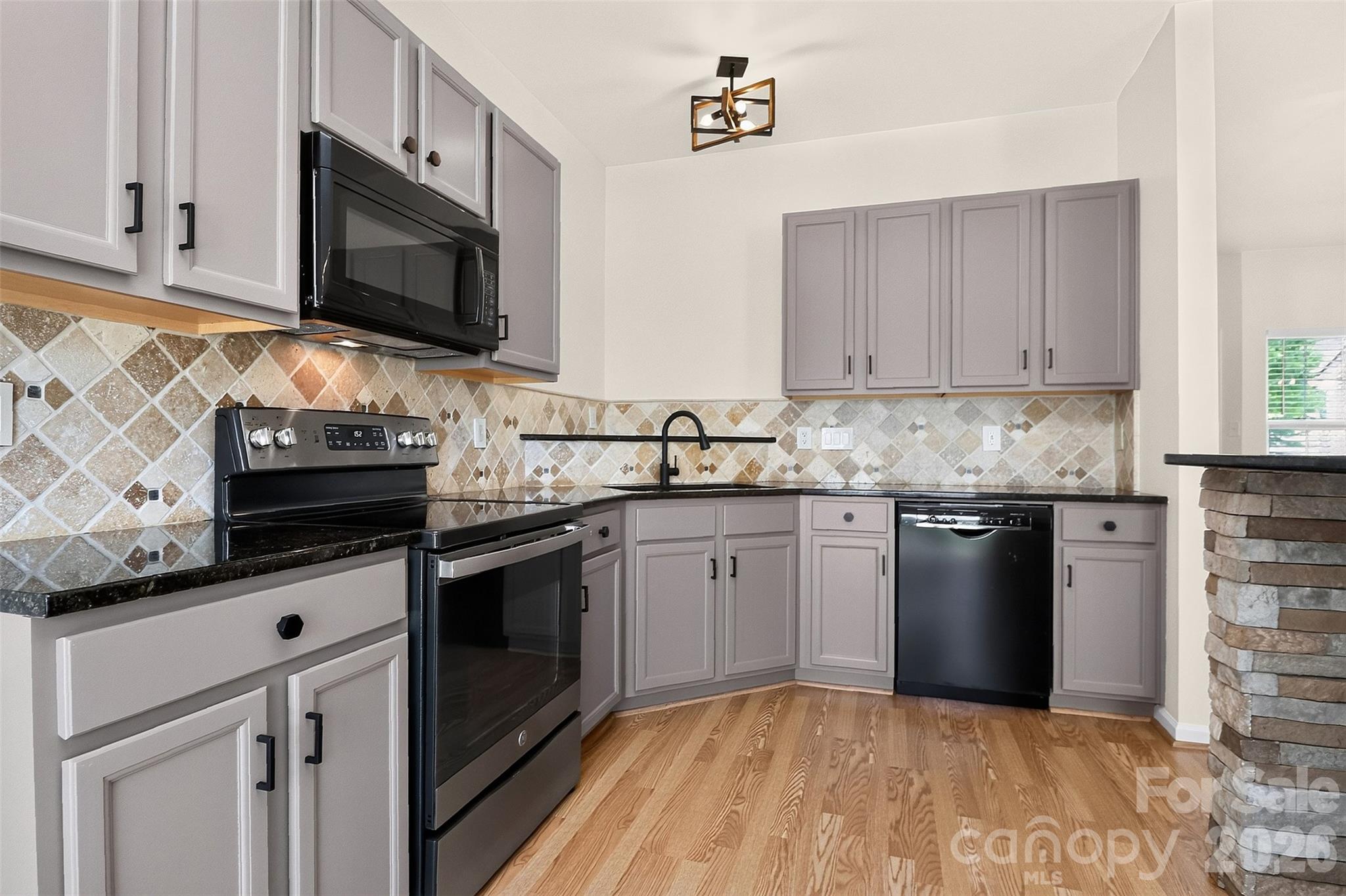 12028 Stratfield Place Circle Property Photo 4