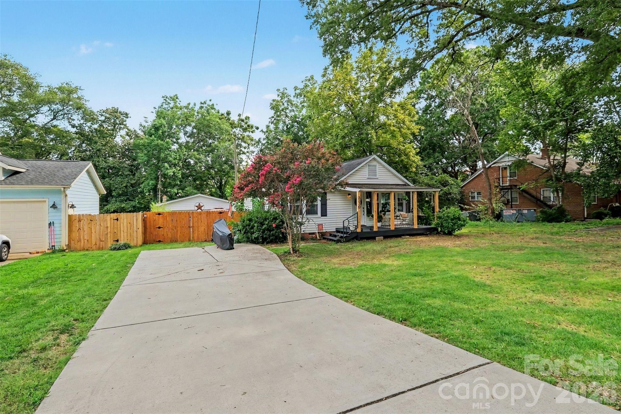 3330 Benard Avenue Property Photo 2