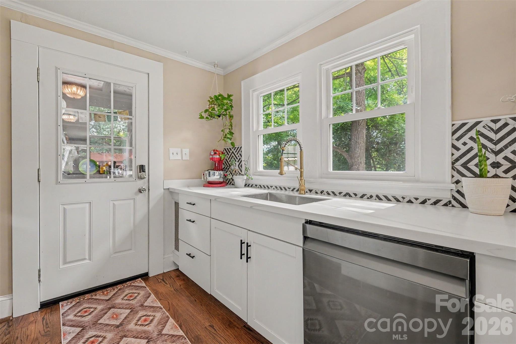 3330 Benard Avenue Property Photo 12