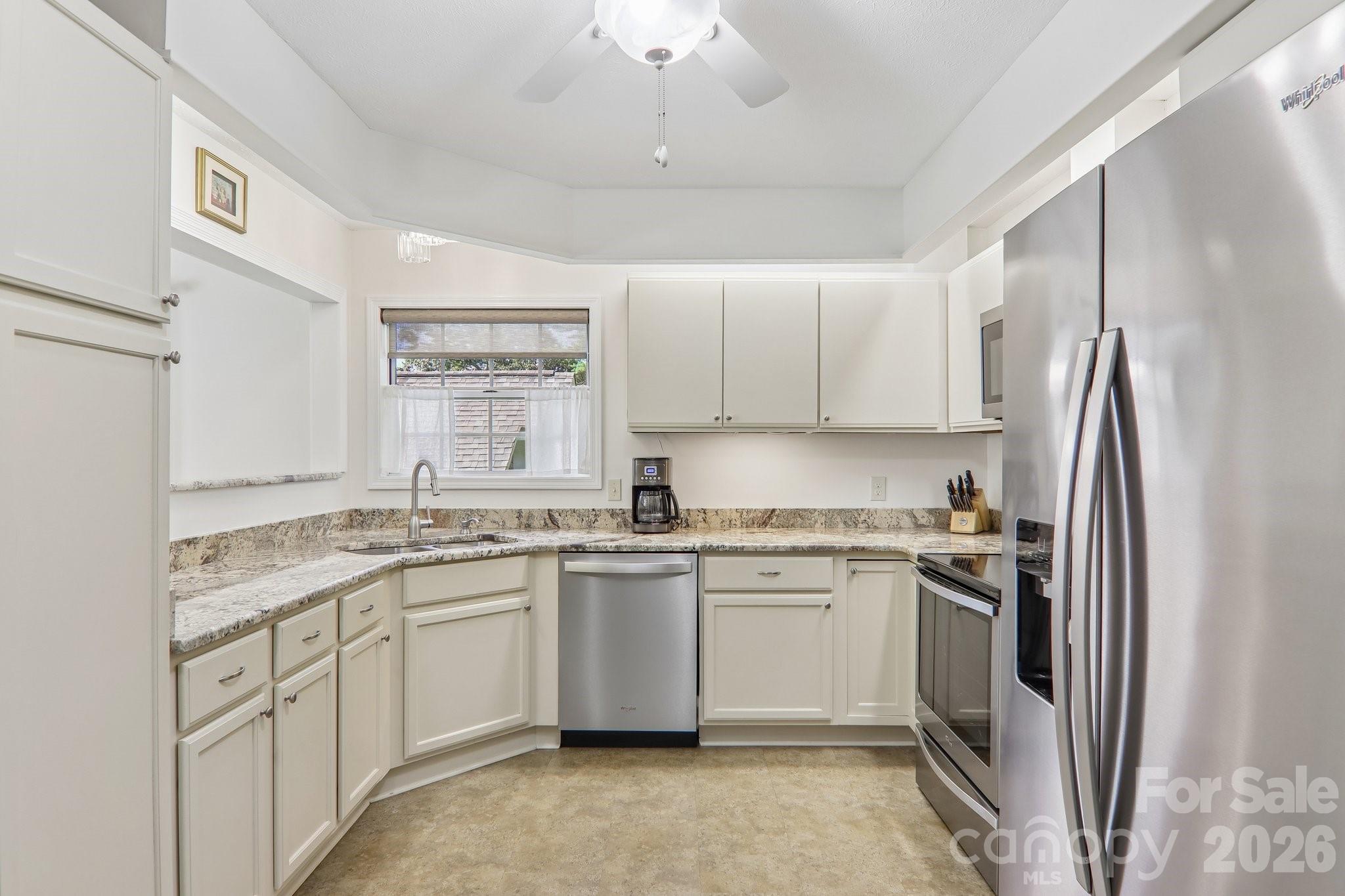 651 E Park Place Property Photo 11