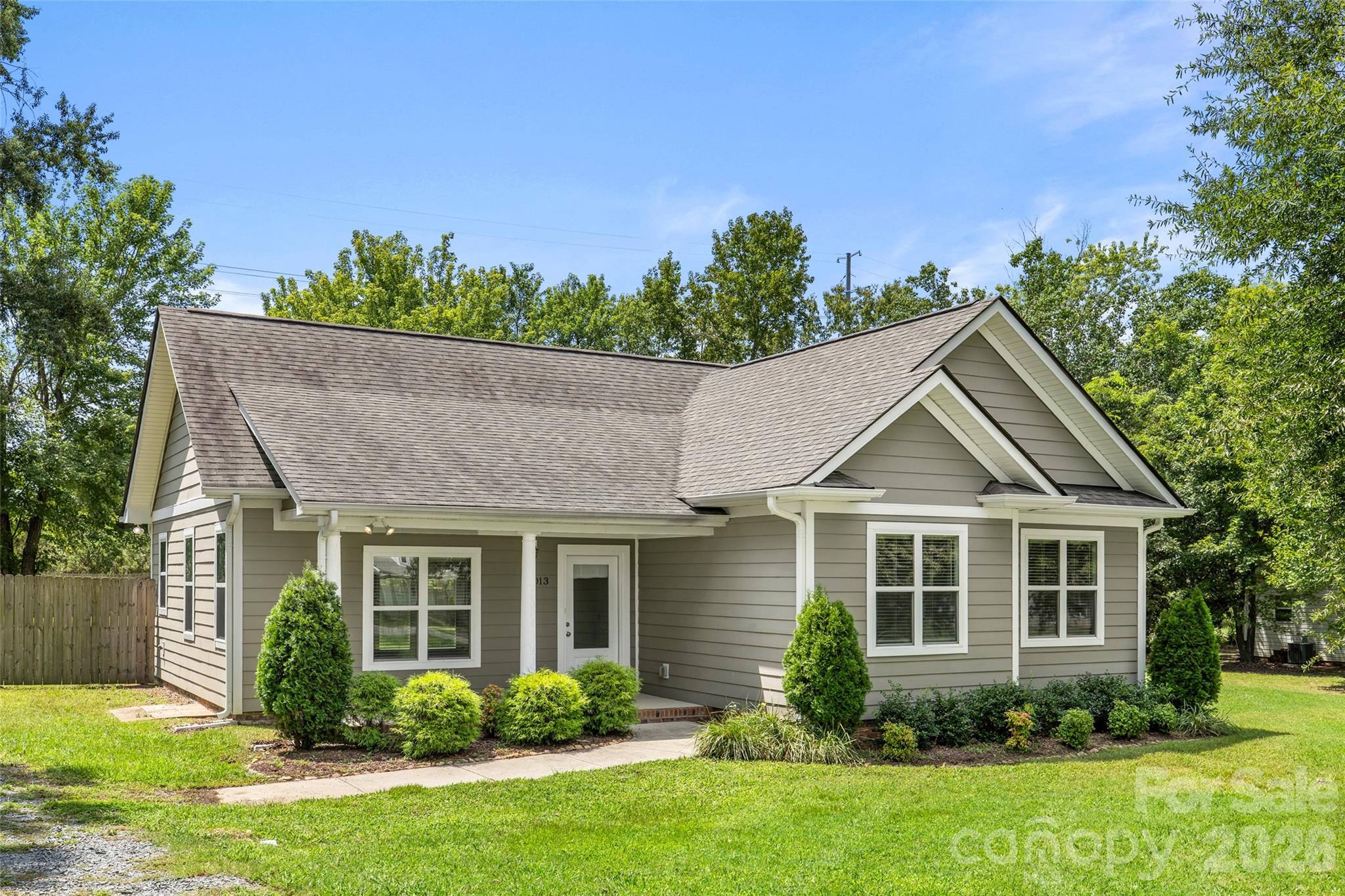 5013 Willow Run Drive Property Photo 1