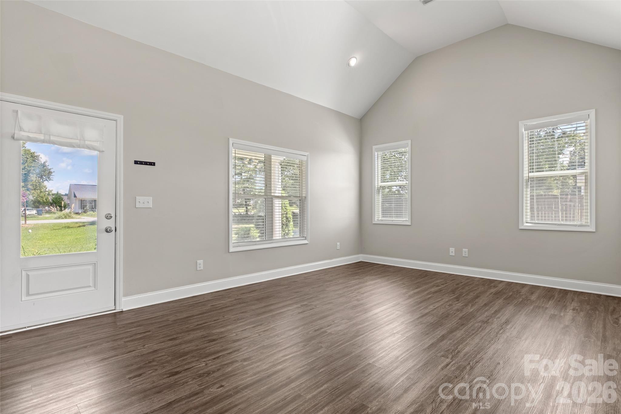 5013 Willow Run Drive Property Photo 4