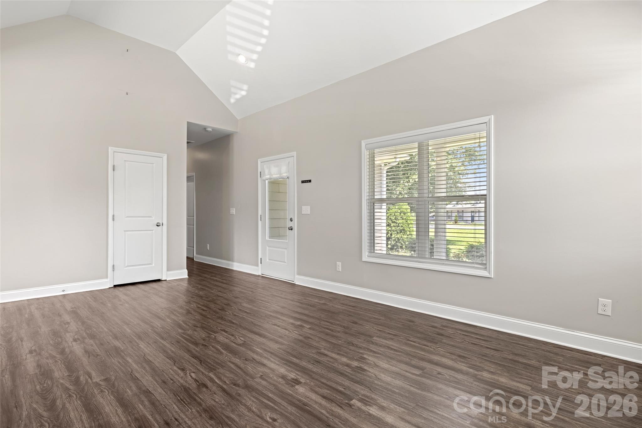 5013 Willow Run Drive Property Photo 5