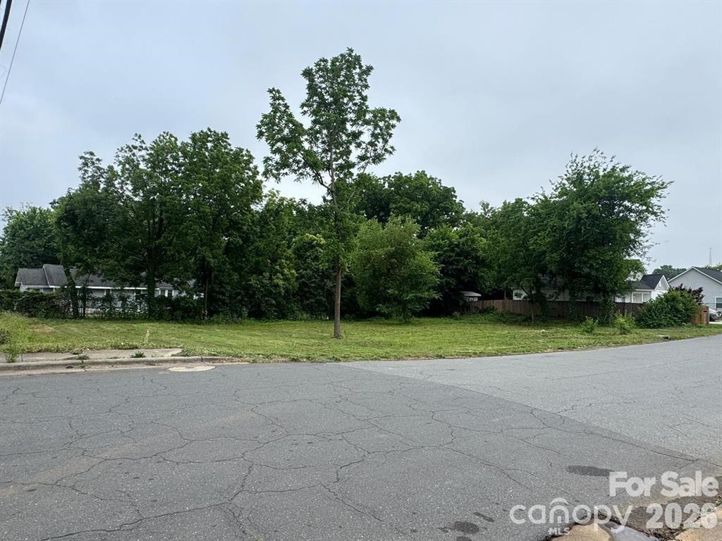 2211 Carmine Street Property Photo 3