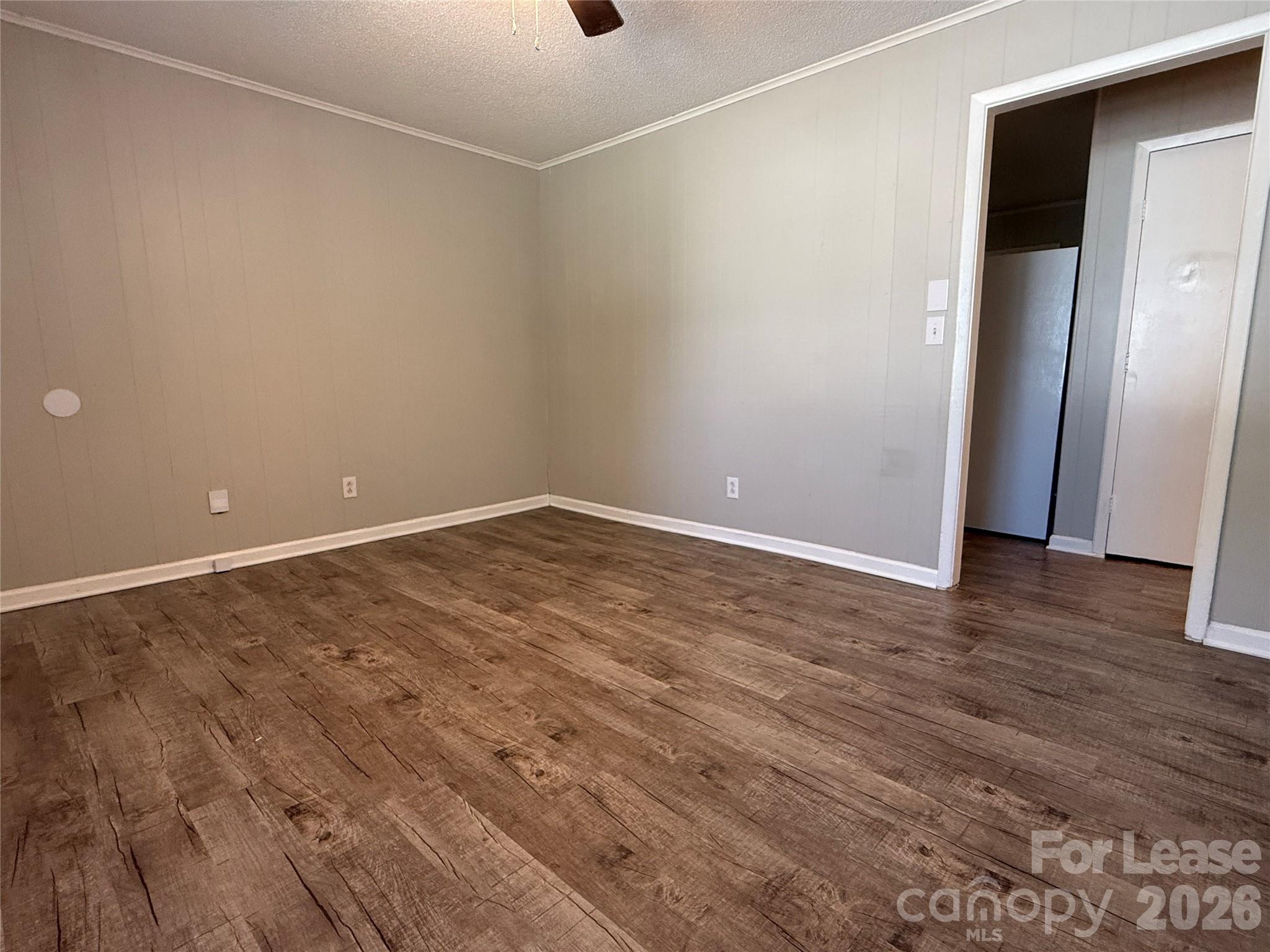155 W College Street Property Photo 5