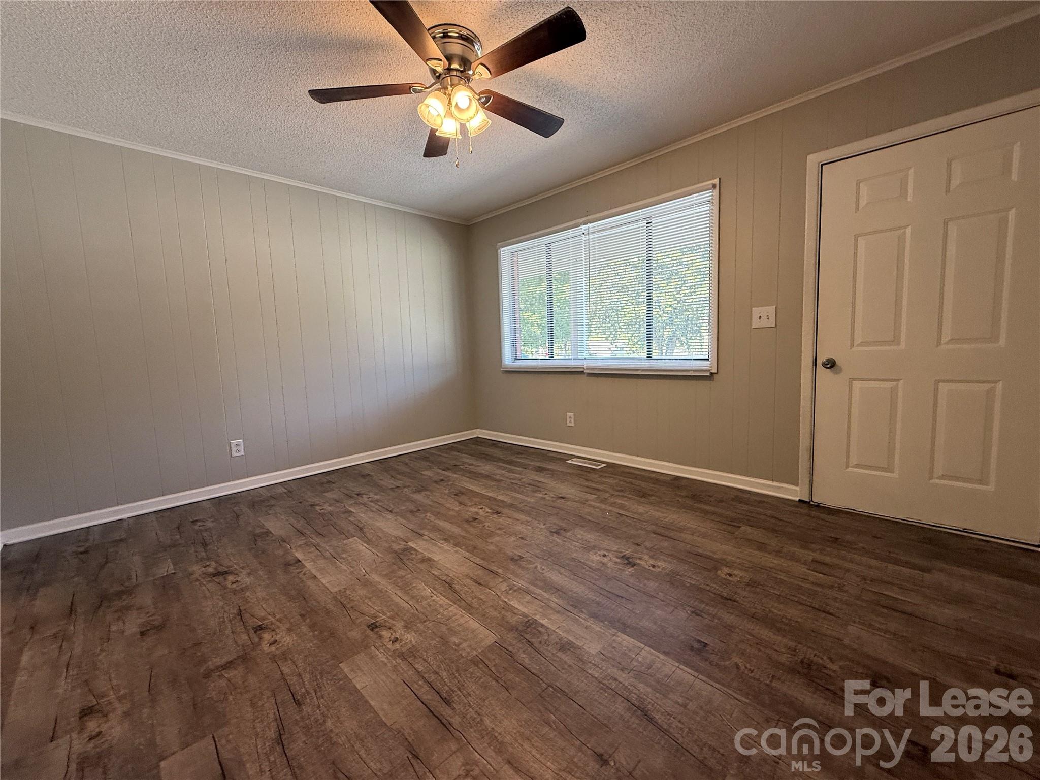 155 W College Street Property Photo 7