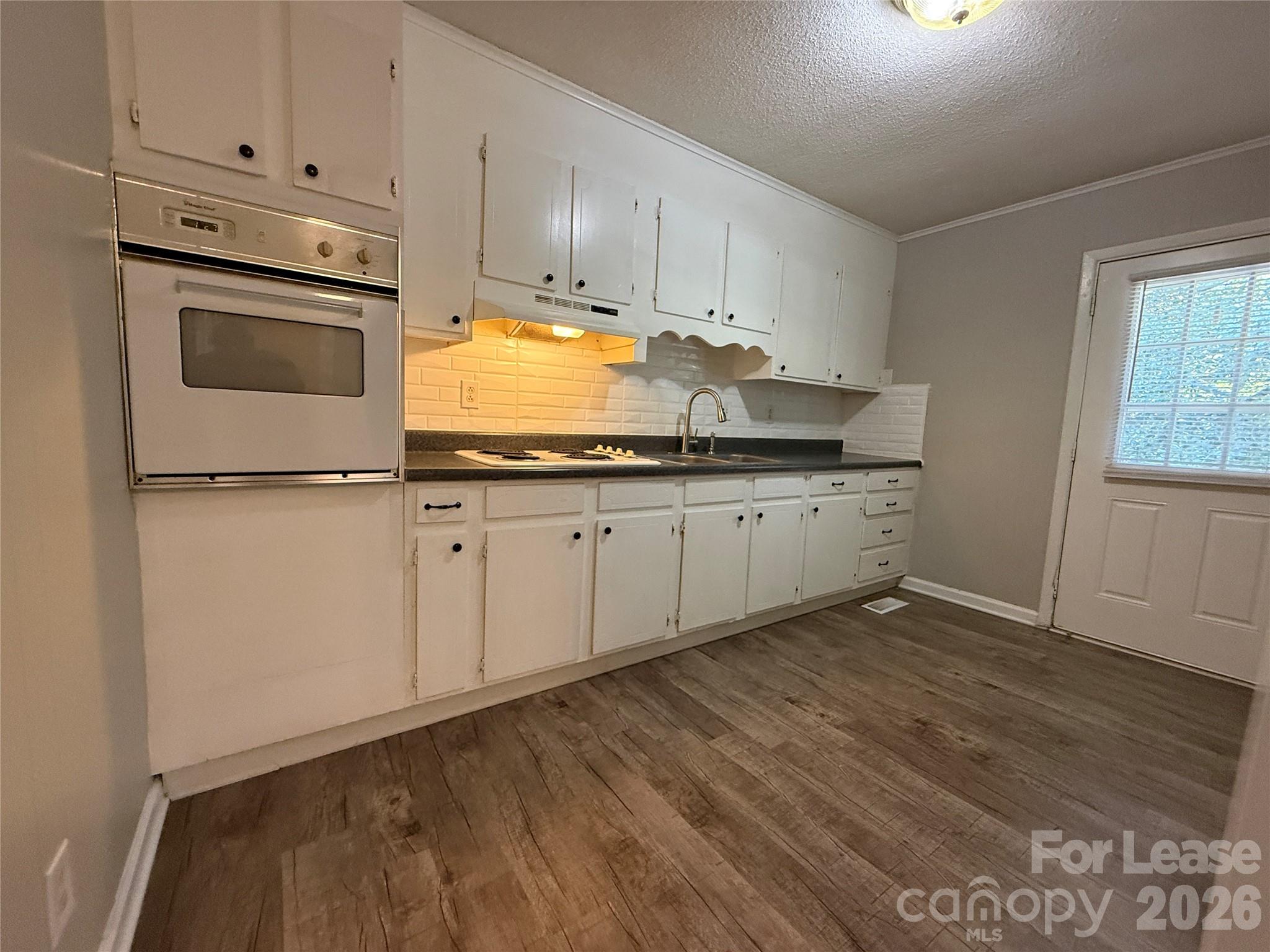 155 W College Street Property Photo 8