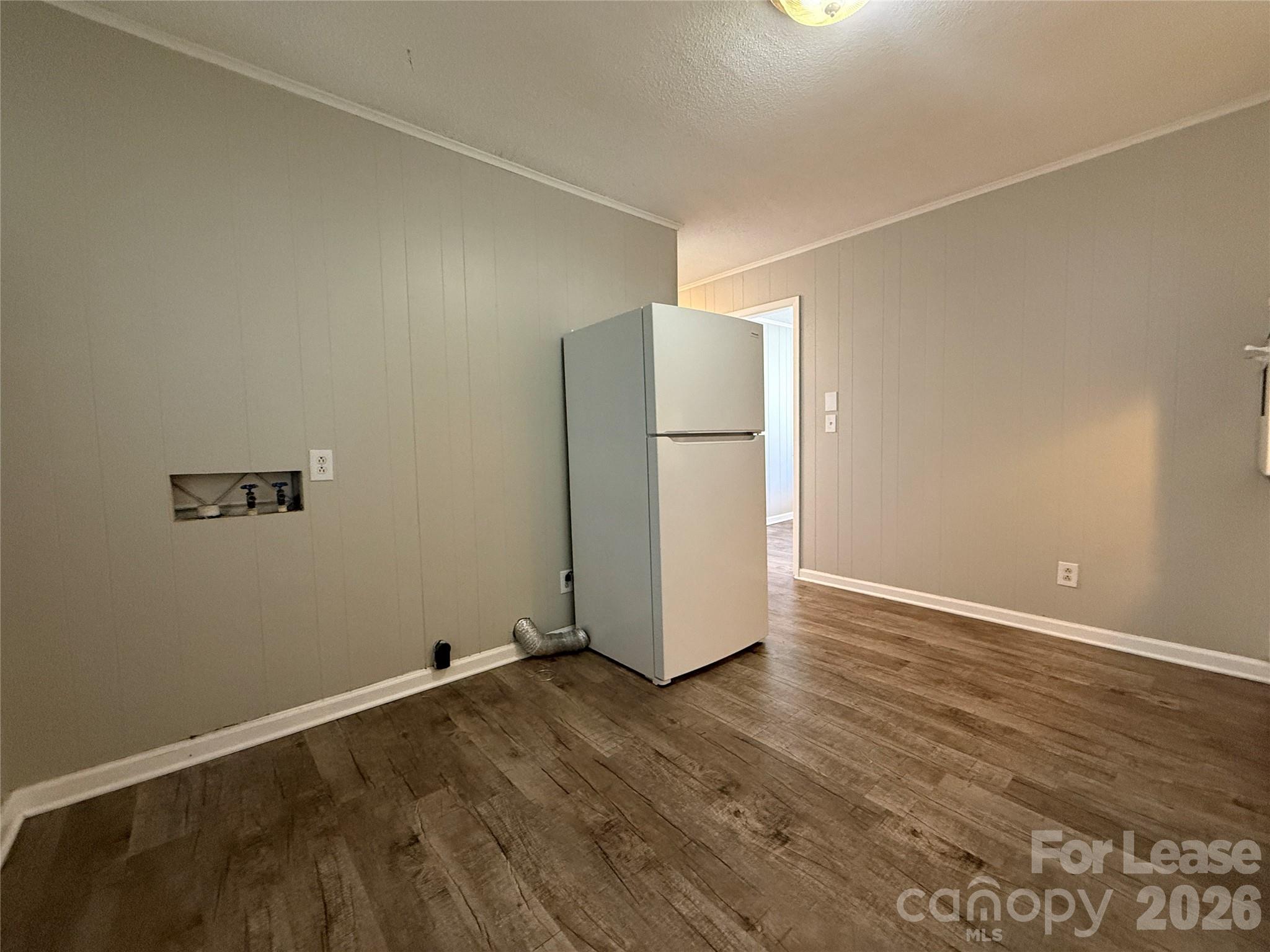 155 W College Street Property Photo 10