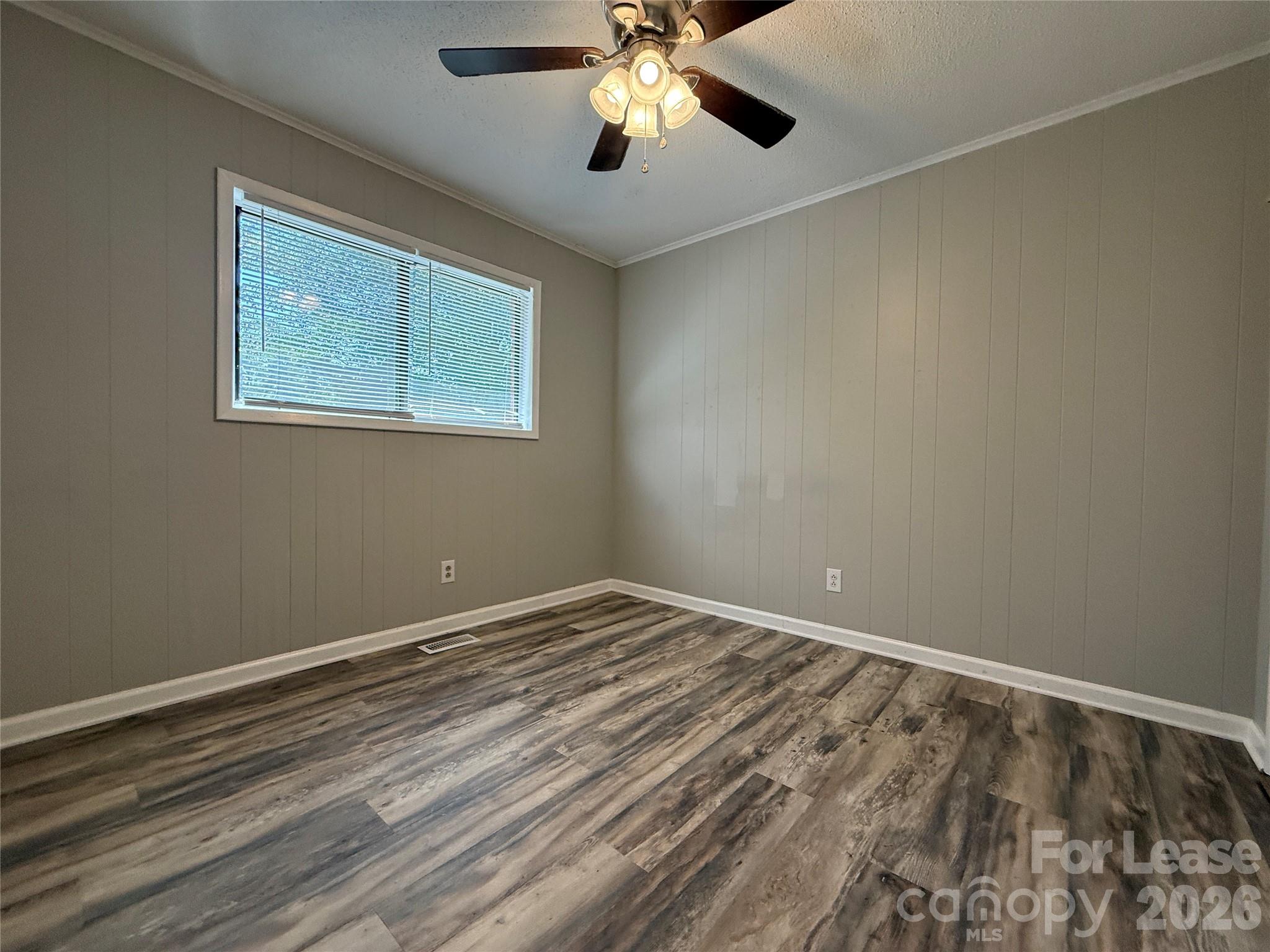 155 W College Street Property Photo 12
