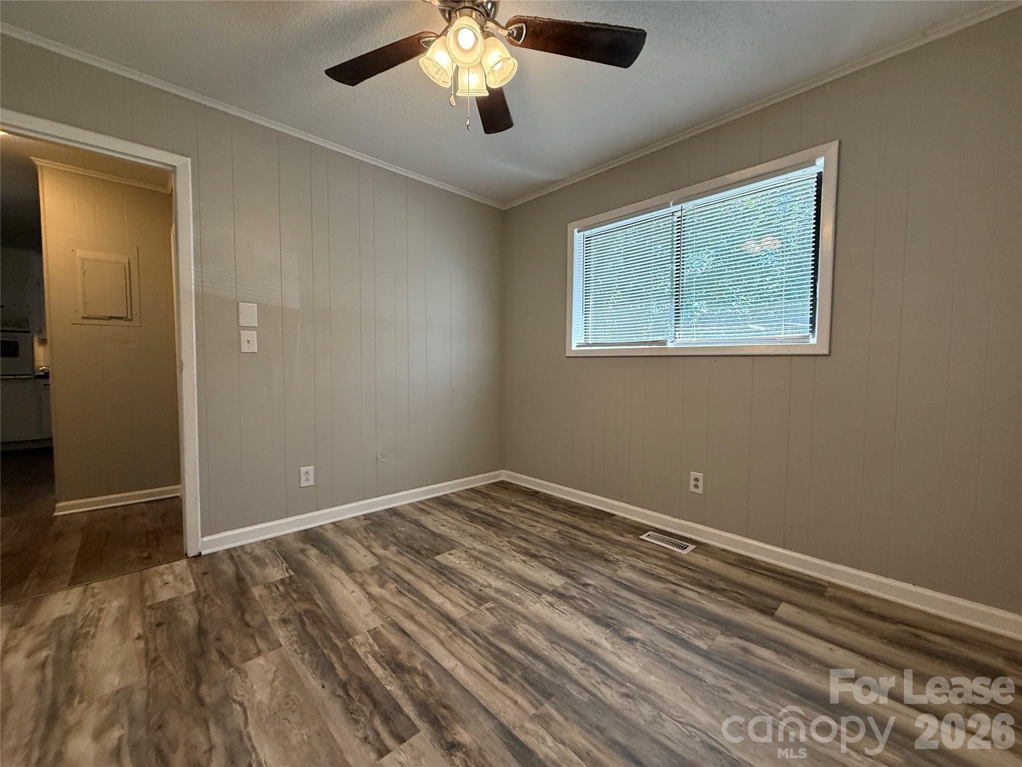 155 W College Street Property Photo 13