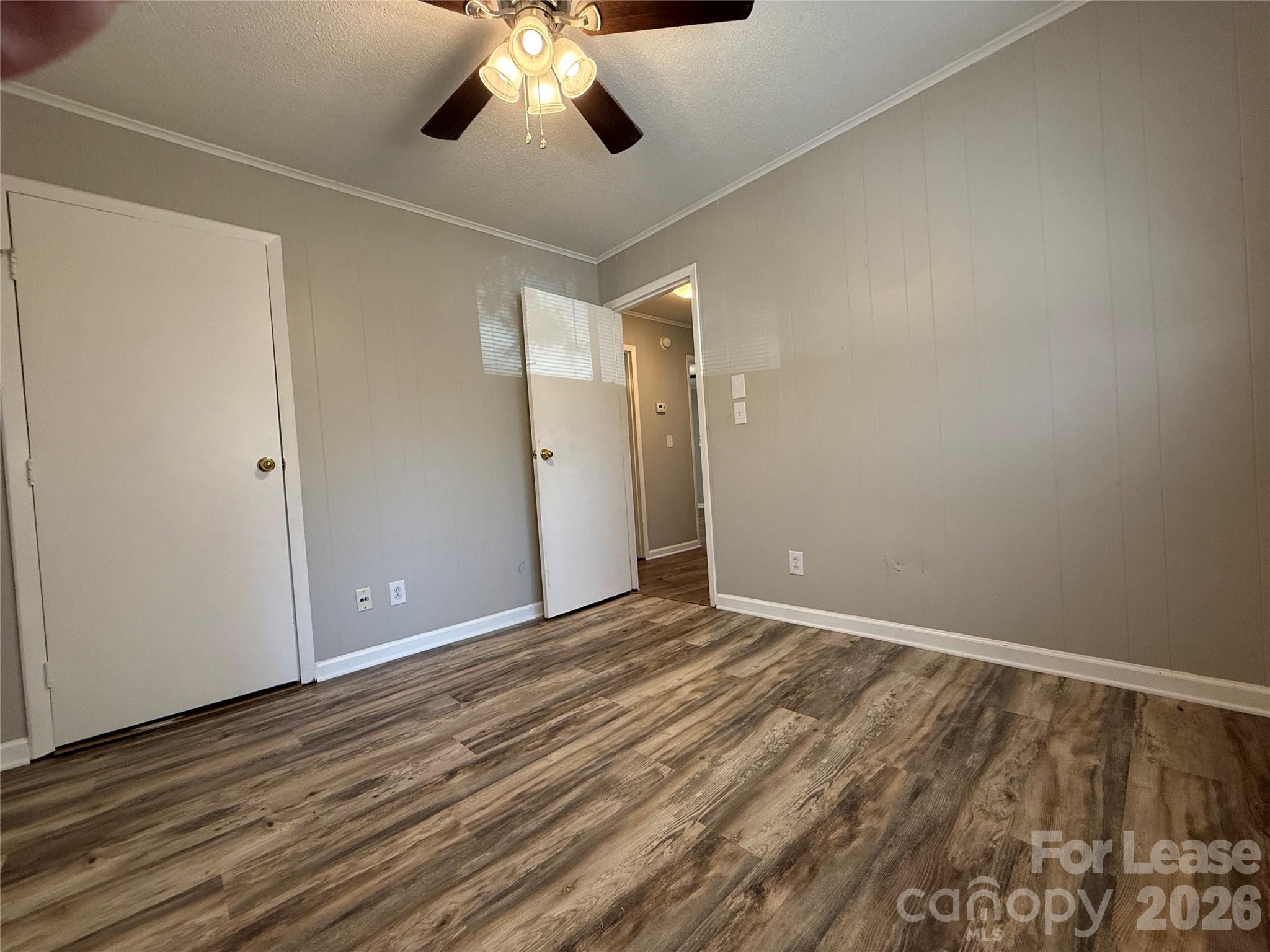 155 W College Street Property Photo 14