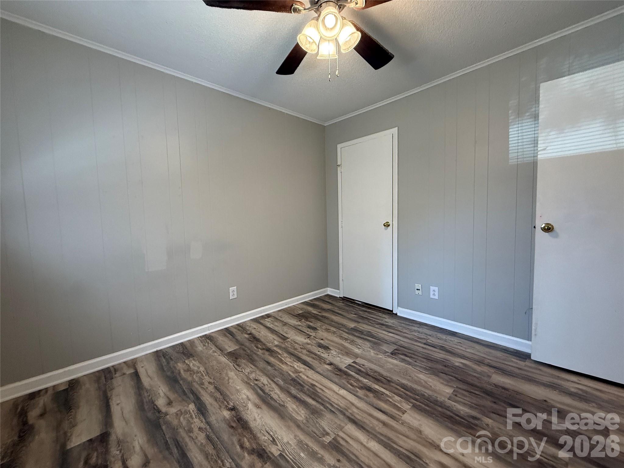 155 W College Street Property Photo 15