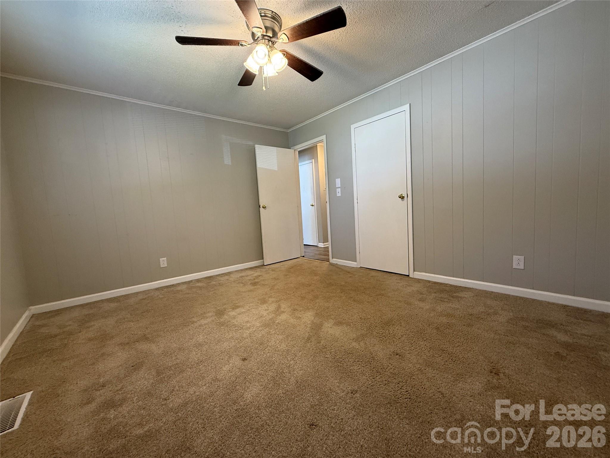 155 W College Street Property Photo 20
